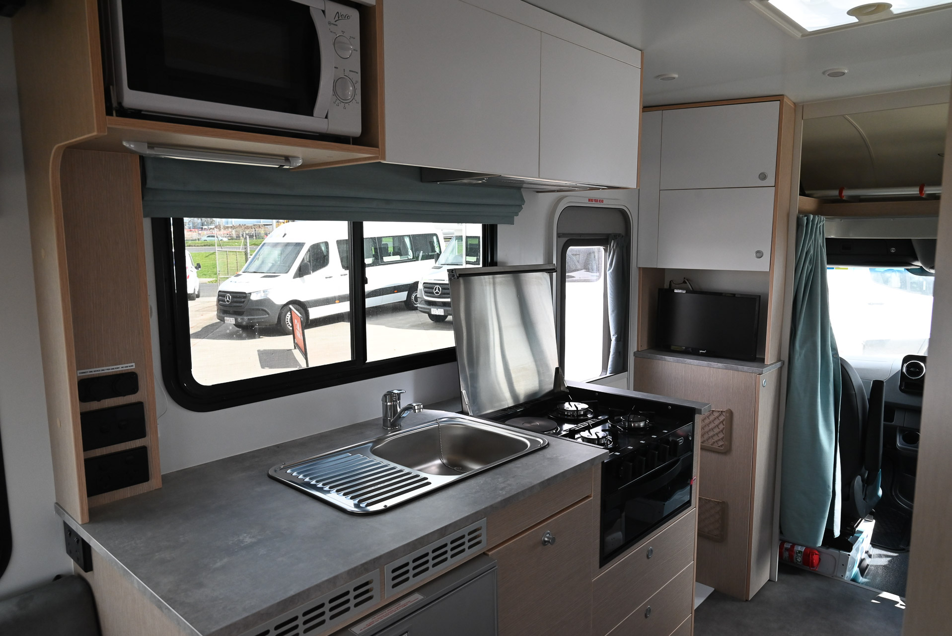 Carousel Popup Thumnails 30 - 2024 Kea Discovery M660 Mercedes 4 Berth