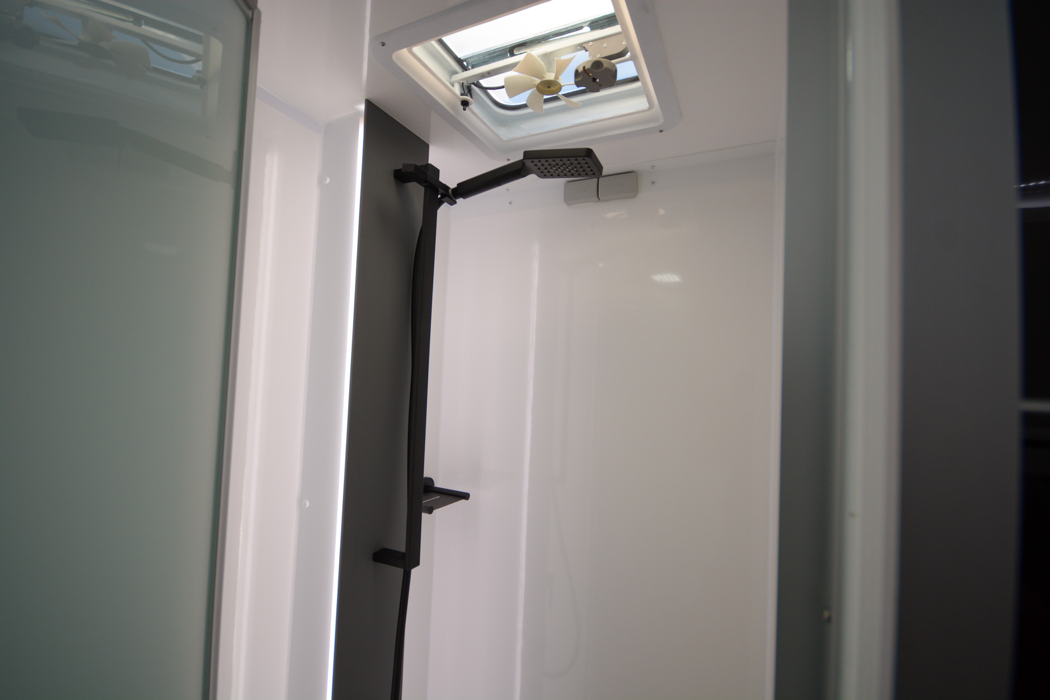 Carousel Popup Thumnails 23 - 2024 Windsor Daintree Renault 2 Berth