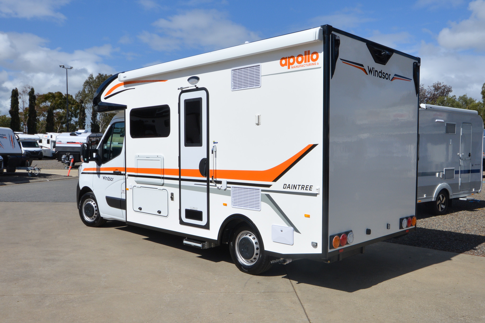 Carousel Popup Thumnails 6 - 2024 Windsor Daintree Renault 2 Berth