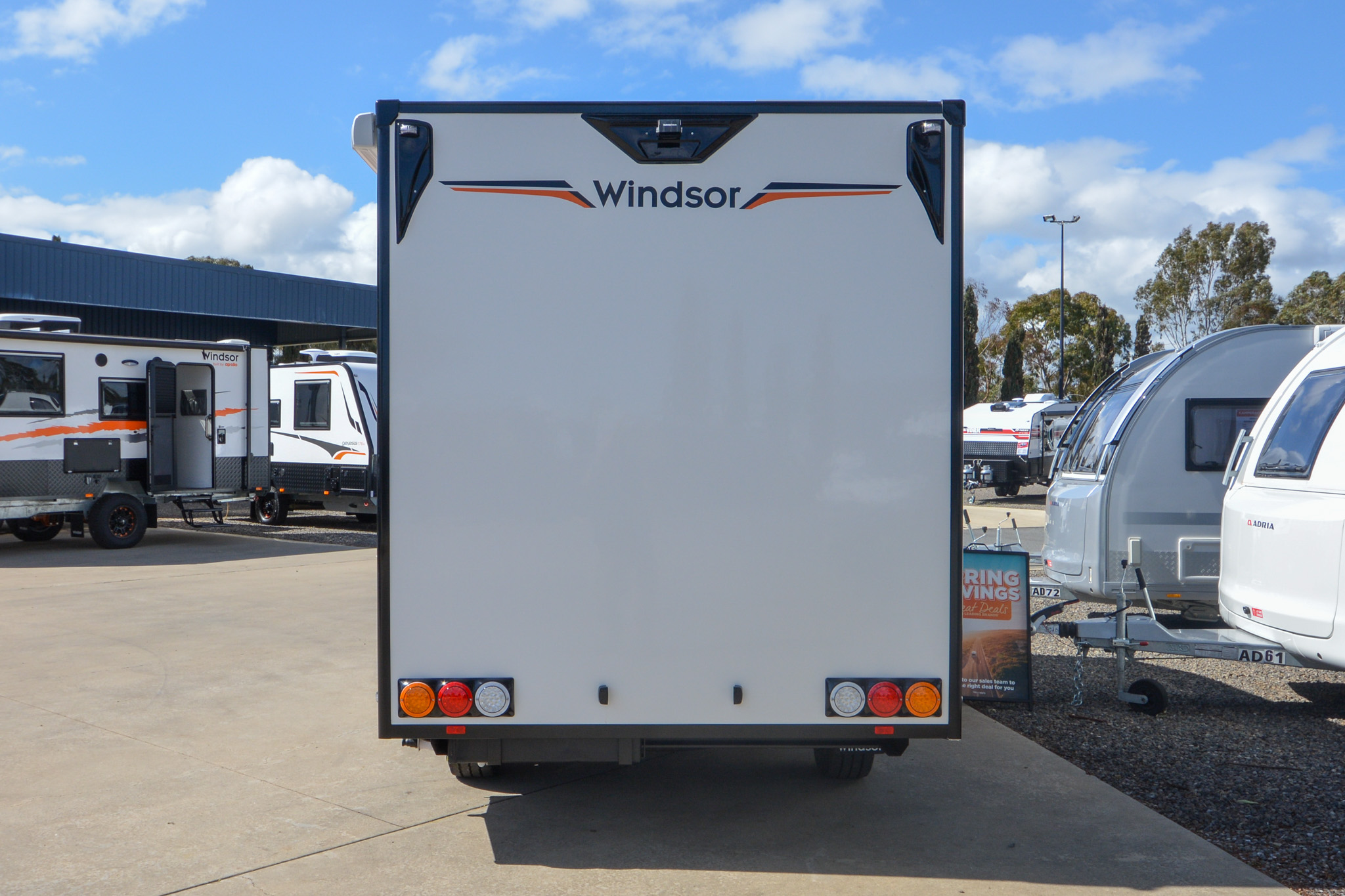 Carousel Popup Thumnails 8 - 2024 Windsor Daintree Renault 2 Berth