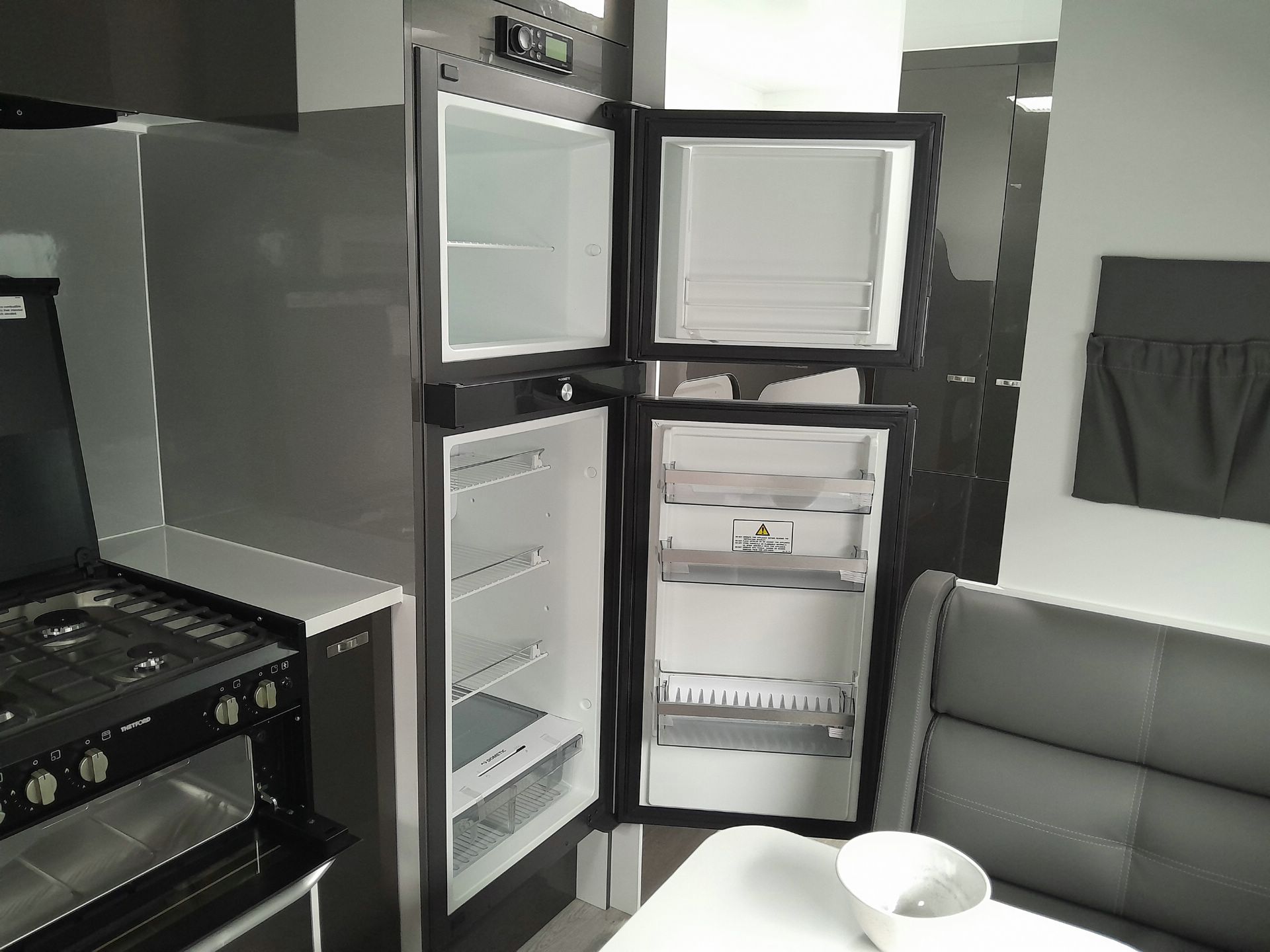 Carousel Popup Thumnails 11 - 2025 Windsor Genesis 220Md 22' 2 Bunk