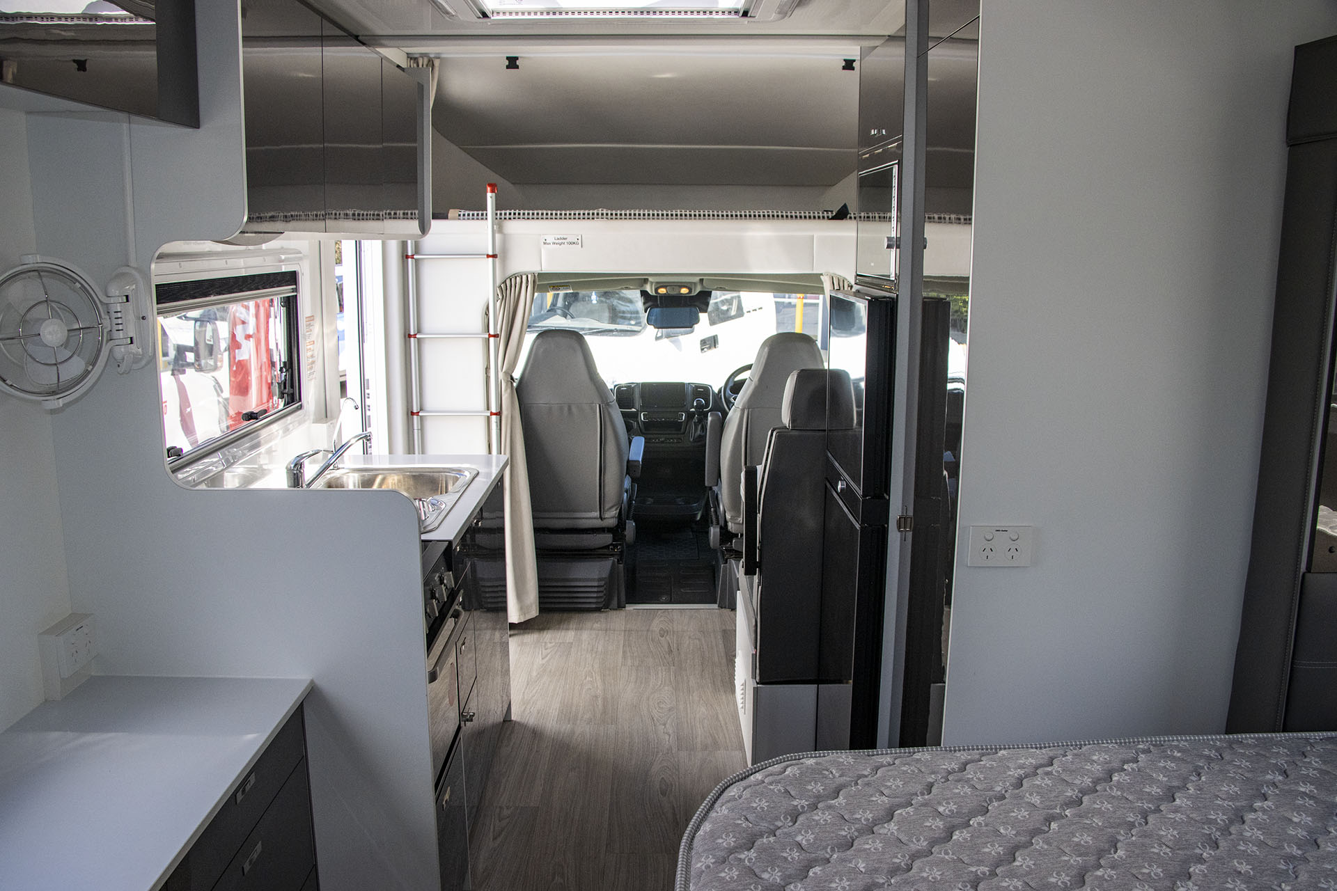 Carousel Popup Thumnails 10 - 2024 Windsor Simpson Fiat 4 Berth