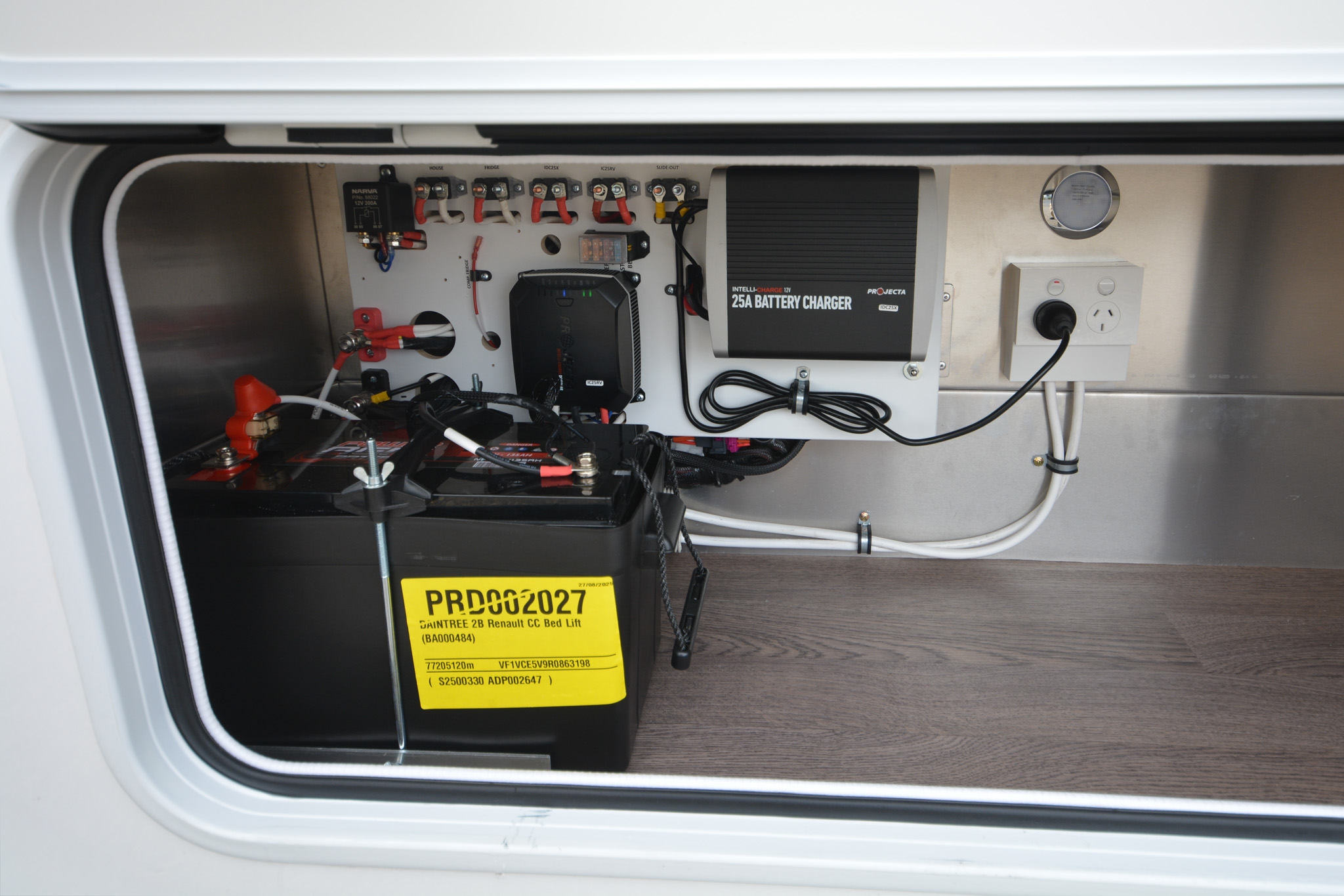 Carousel Popup Thumnails 9 - 2024 Windsor Daintree Renault 2 Berth
