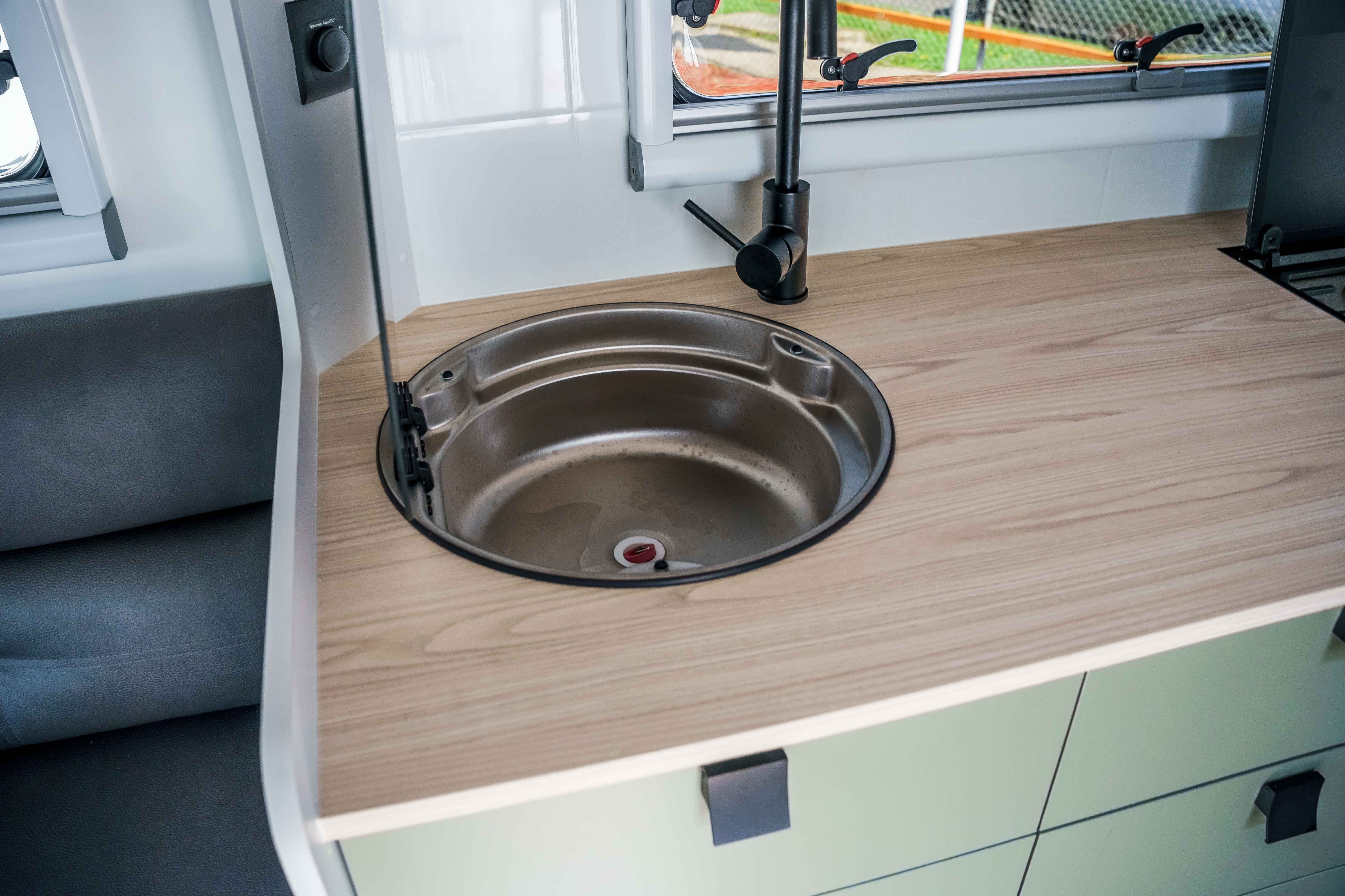 Carousel Popup Thumnails 8 - 2024 Windsor Daintree Renault 2 Berth