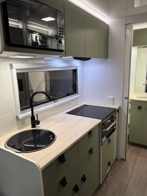 Carousel Popup Thumnails 16 - 2024 Windsor Daintree Renault 2 Berth