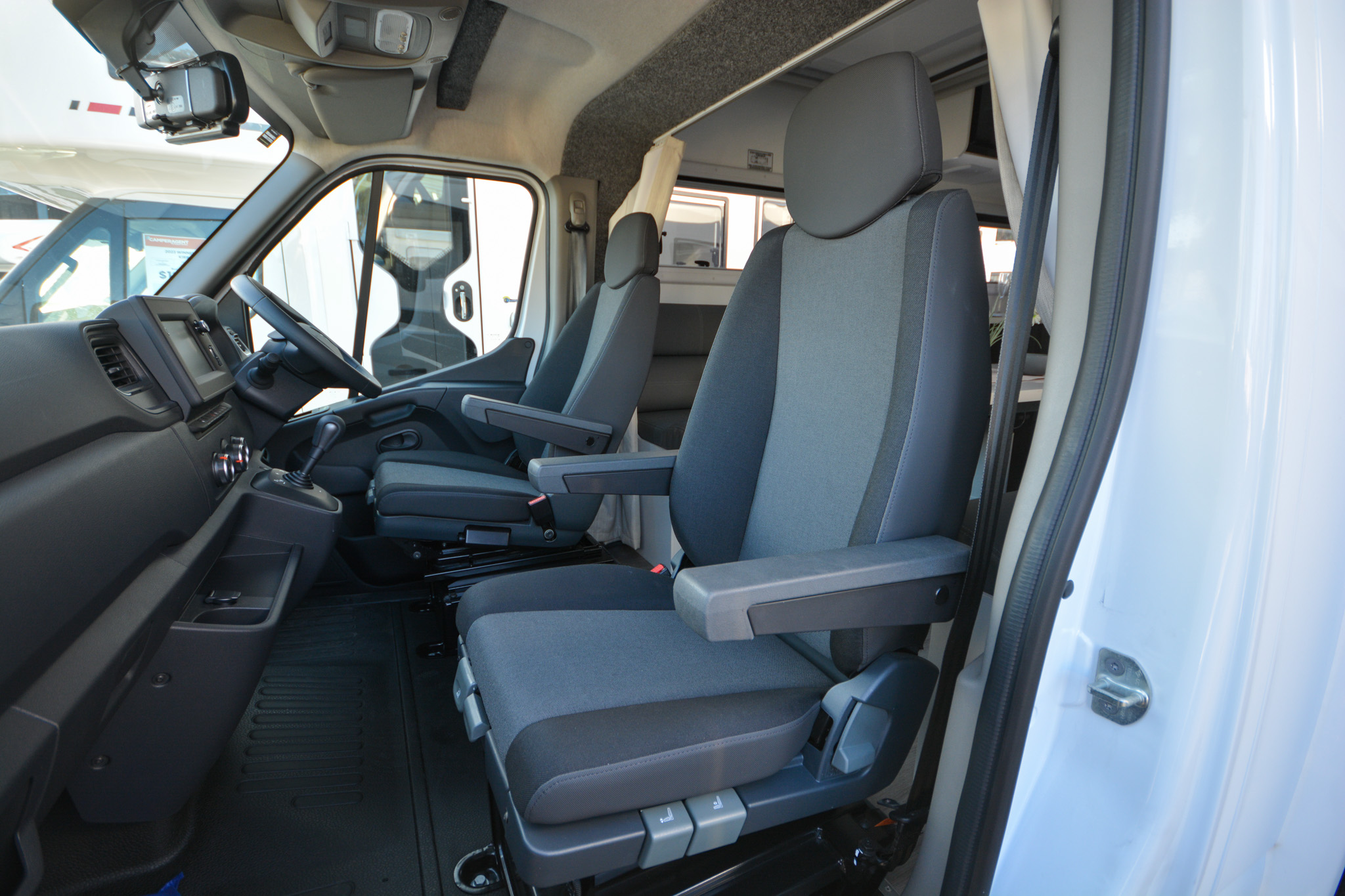 Carousel Popup Thumnails 11 - 2024 Windsor Daintree Renault 2 Berth