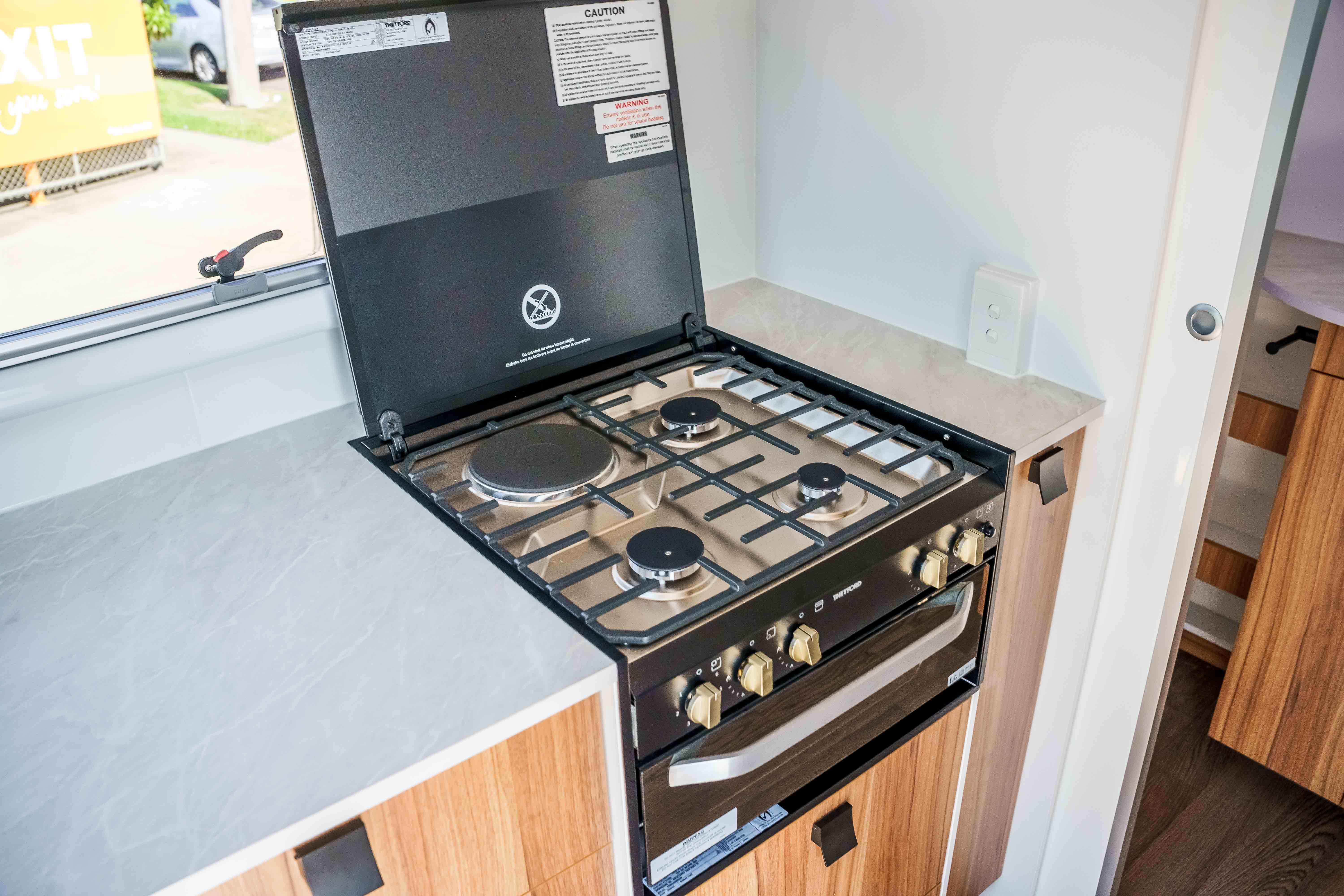 Carousel Popup Thumnails 10 - 2024 Windsor Daintree Renault 2 Berth
