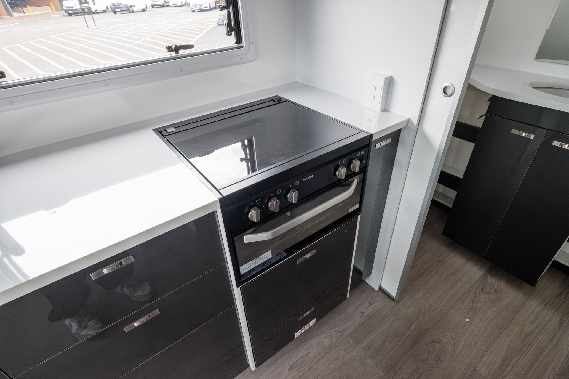 Carousel Popup Thumnails 20 - 2024 Windsor Daintree Renault 2 Berth