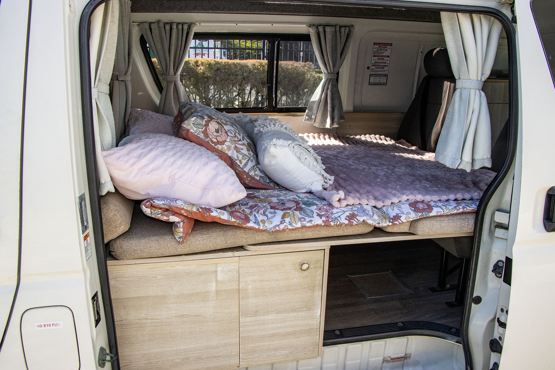 Carousel Popup Thumnails 18 - 2018 Talvor Endeavour Toyota 4 Berth