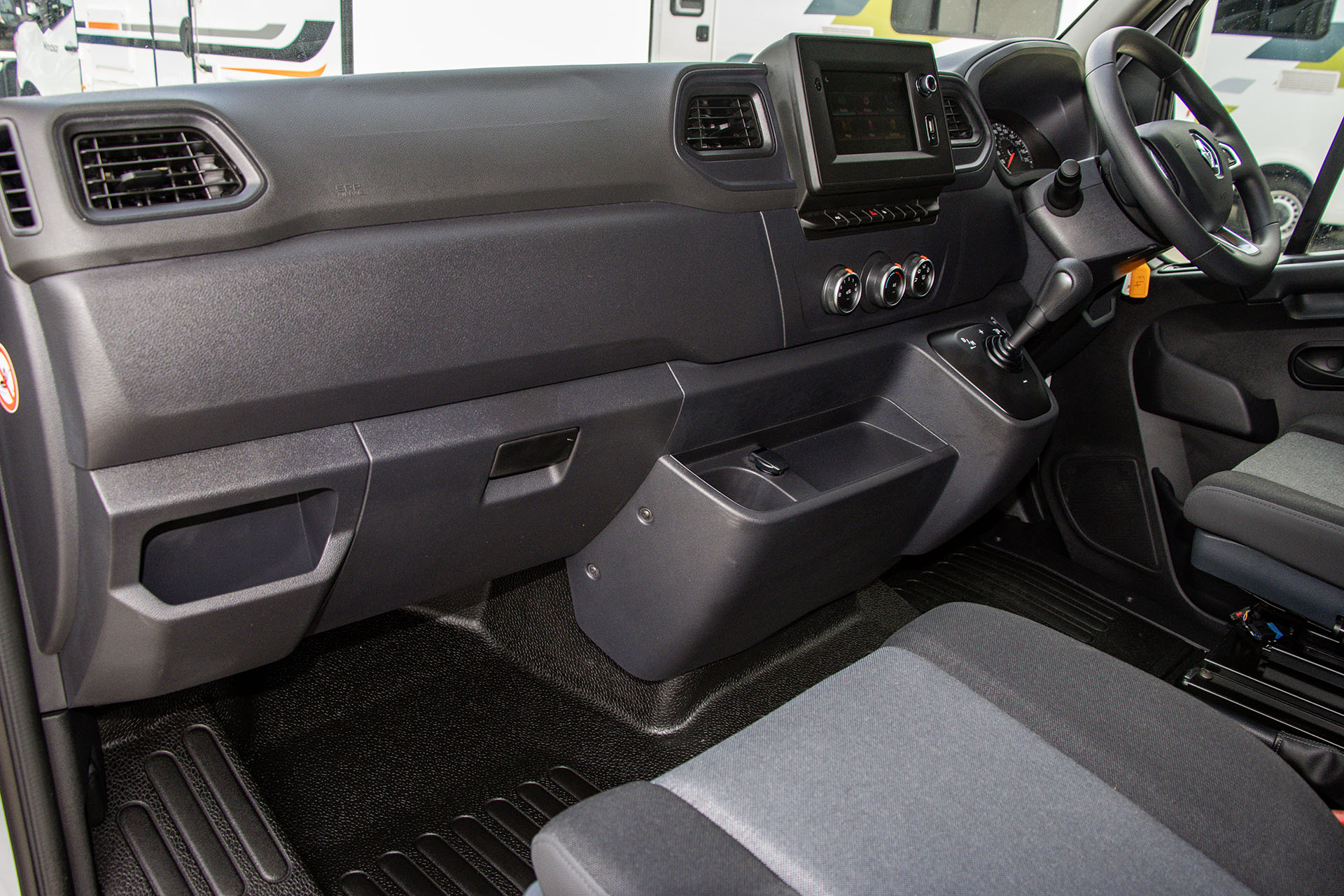 Carousel Popup Thumnails 15 - 2024 Windsor Daintree Renault 2 Berth