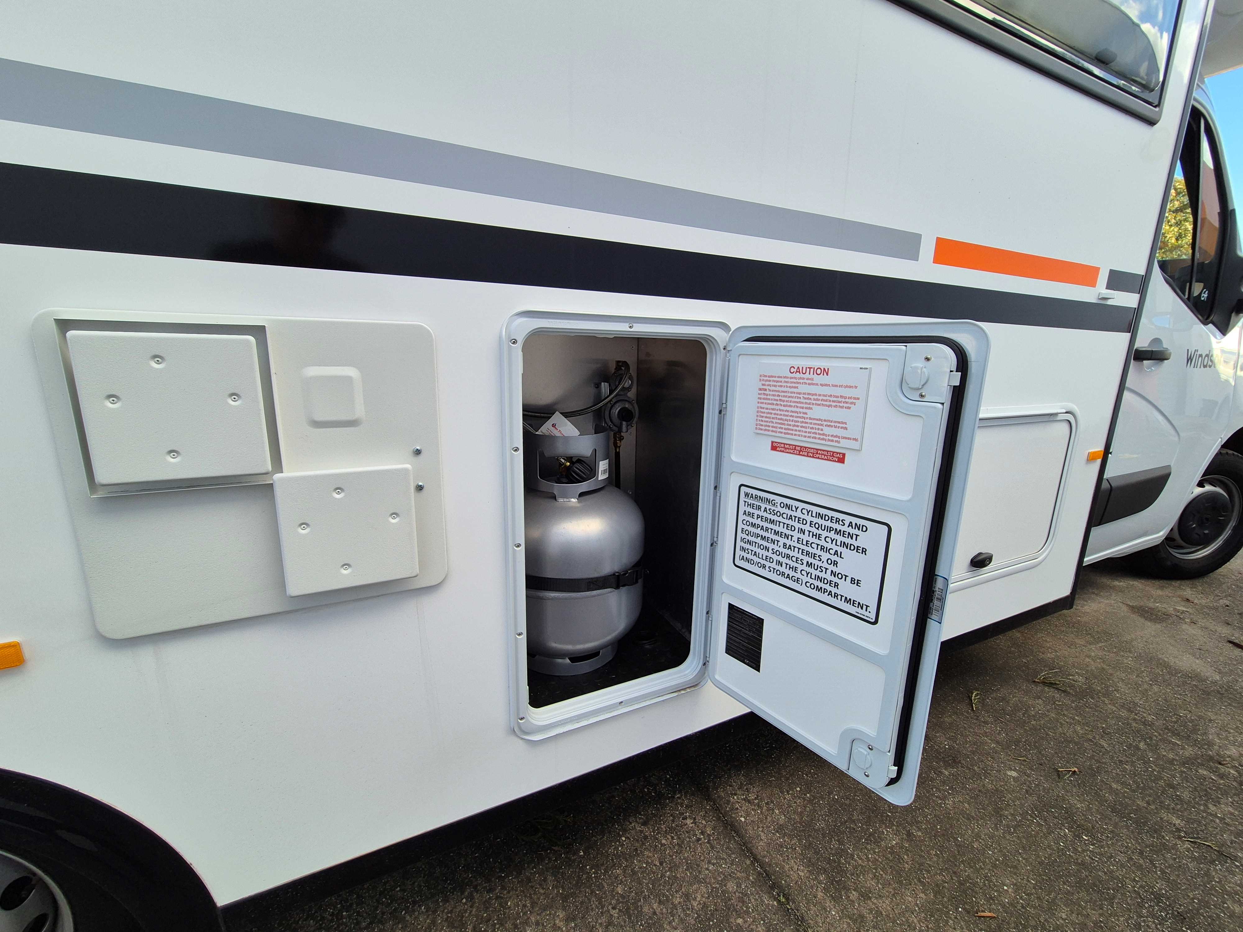 Carousel Popup Thumnails 7 - 2024 Windsor Daintree Renault 2 Berth