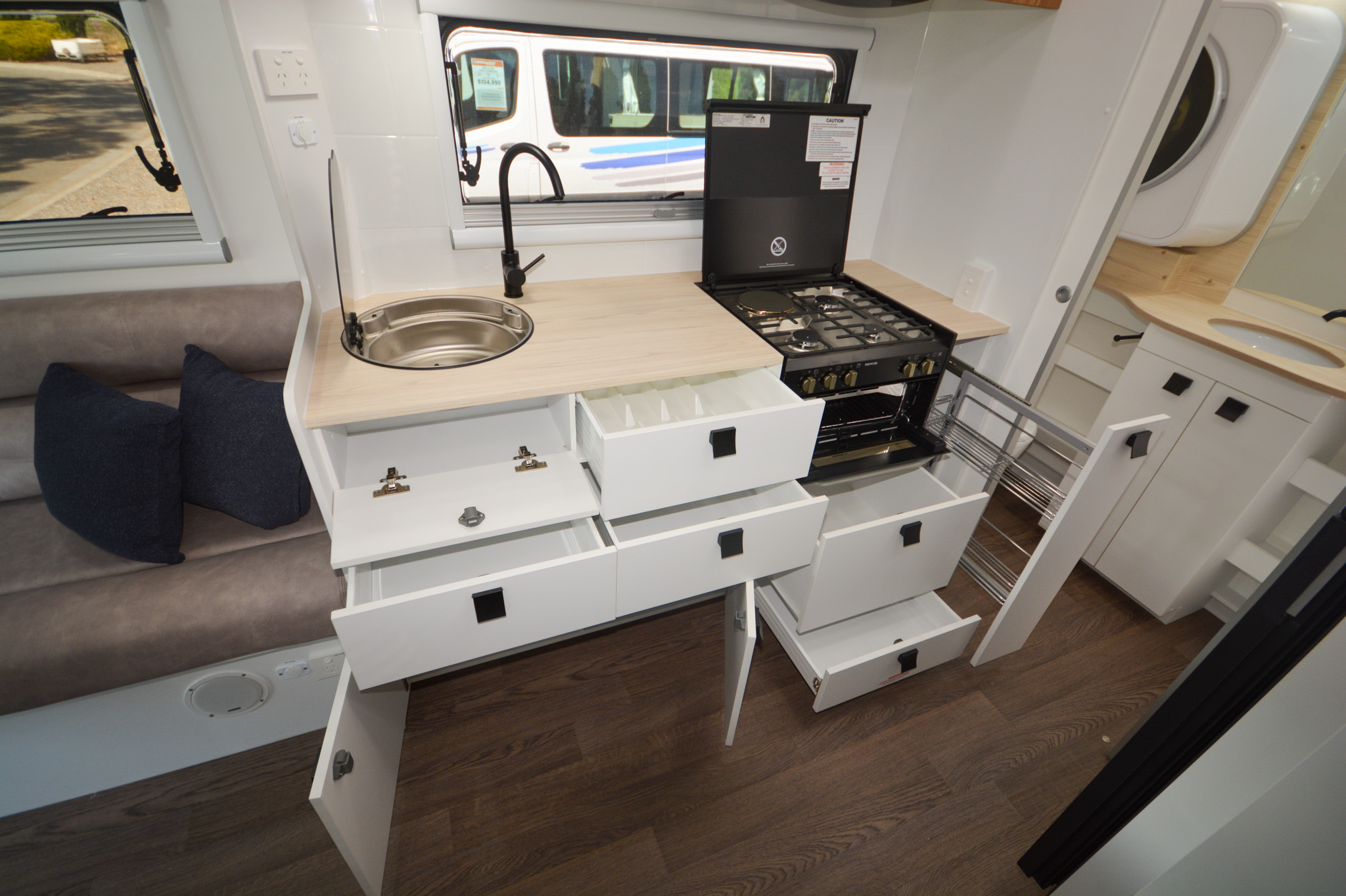 Carousel Popup Thumnails 30 - 2024 Windsor Daintree Renault 2 Berth