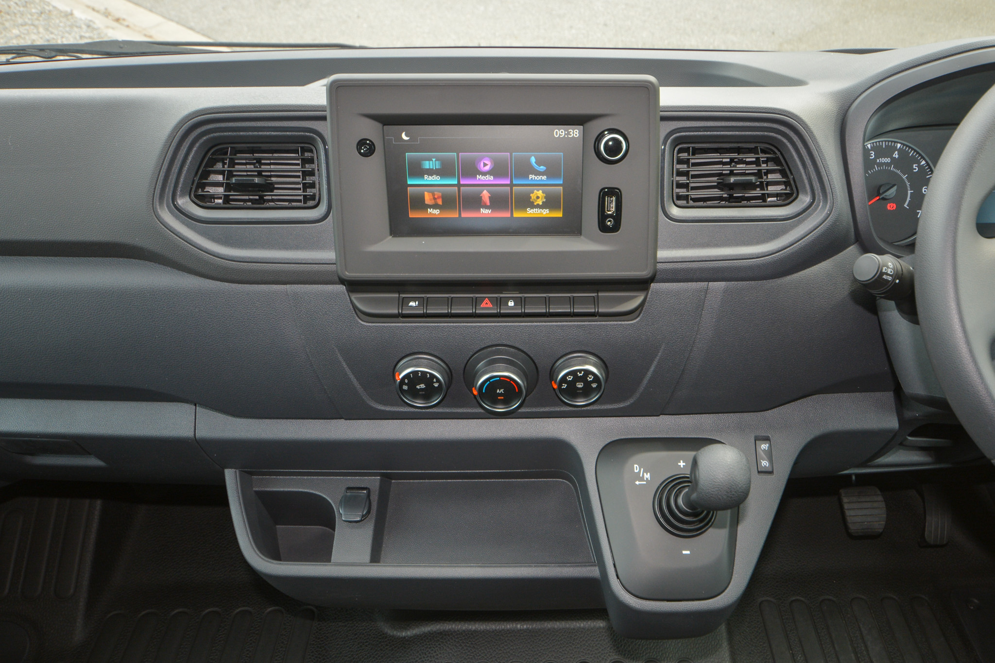 Carousel Popup Thumnails 17 - 2024 Windsor Daintree Renault 2 Berth
