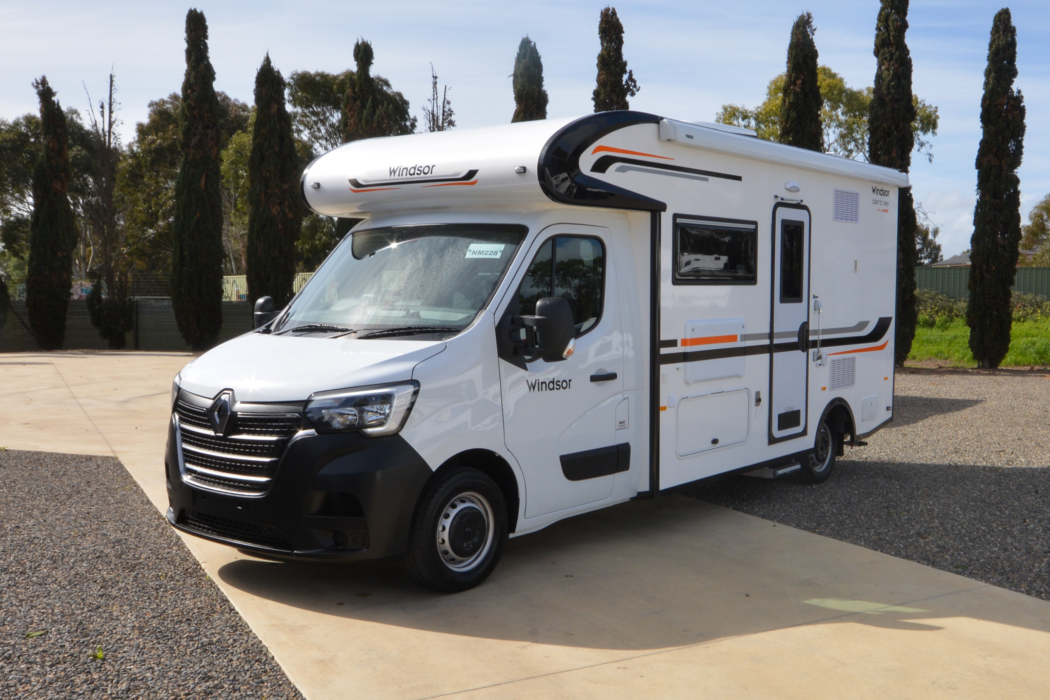 Carousel Popup Main - 2024 Windsor Daintree Renault 2 Berth