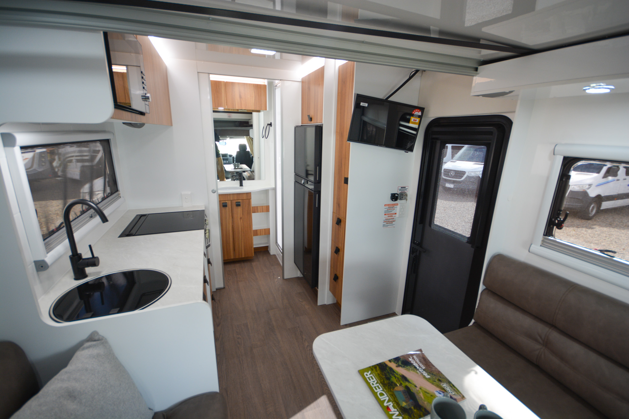Carousel Popup Thumnails 21 - 2024 Windsor Daintree Renault 2 Berth