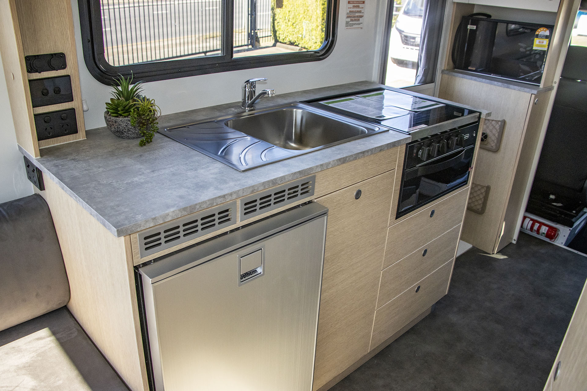 Carousel Popup Thumnails 25 - 2024 Kea Discovery M660 Mercedes 4 Berth