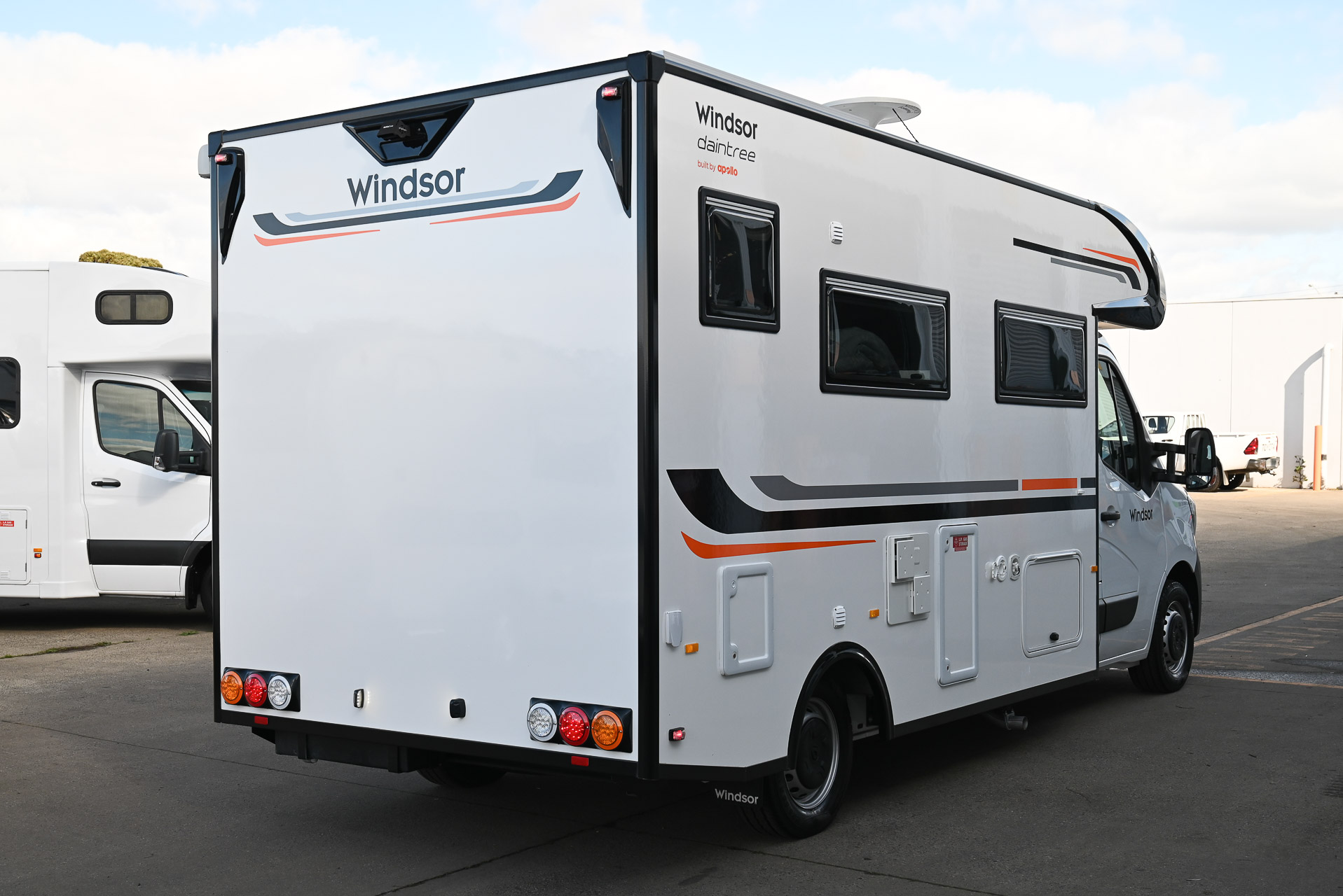 Carousel Popup Thumnails 8 - 2024 Windsor Daintree Renault 2 Berth