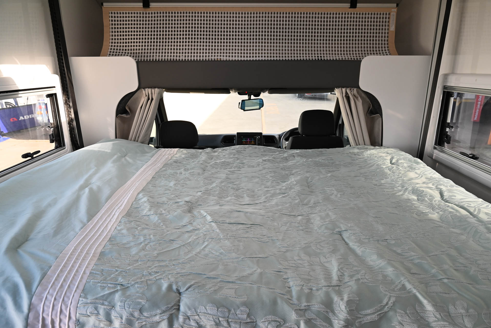 Carousel Popup Thumnails 30 - 2024 Windsor Daintree Renault 2 Berth