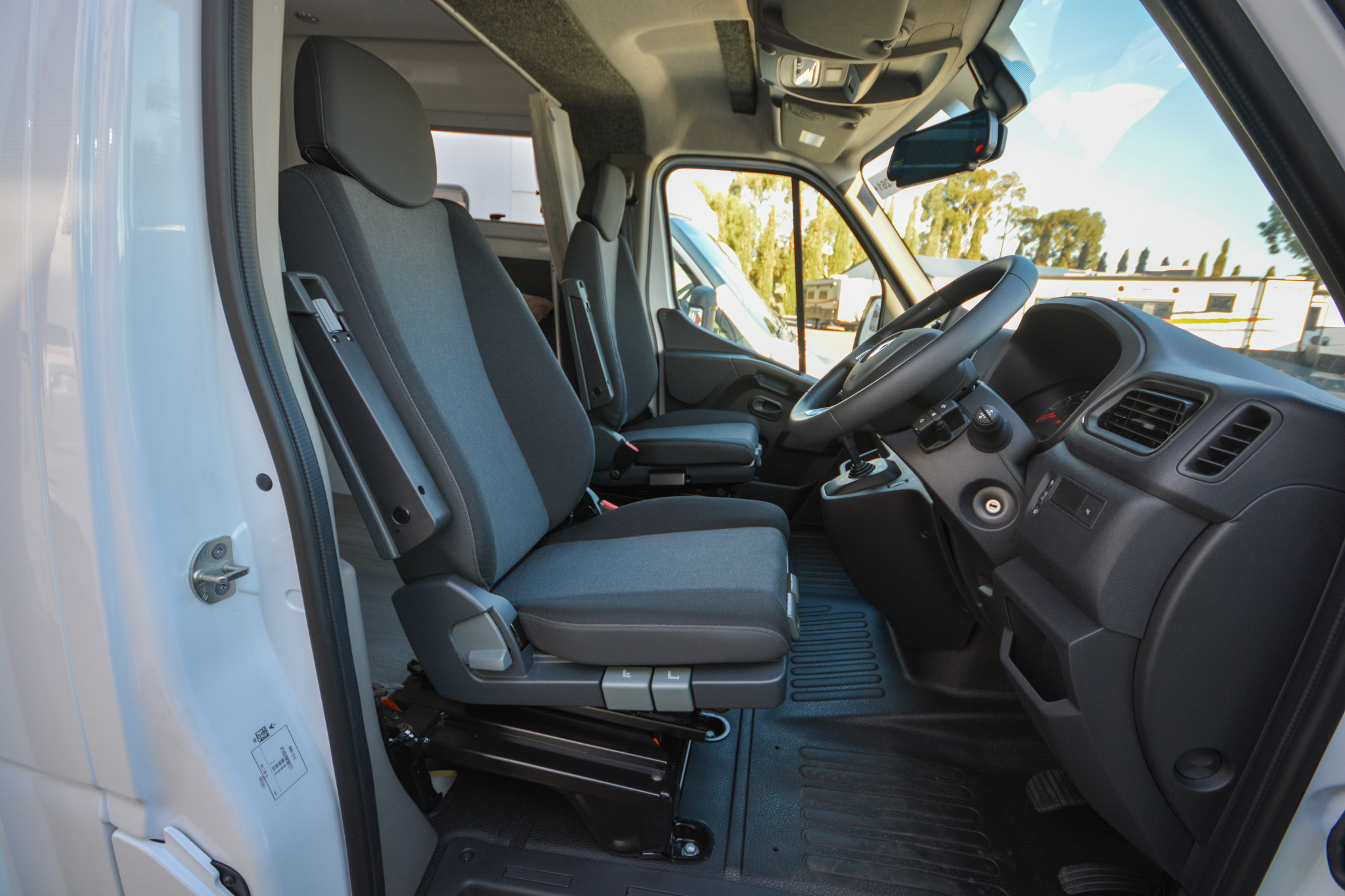 Carousel Popup Thumnails 10 - 2024 Windsor Daintree Renault 2 Berth