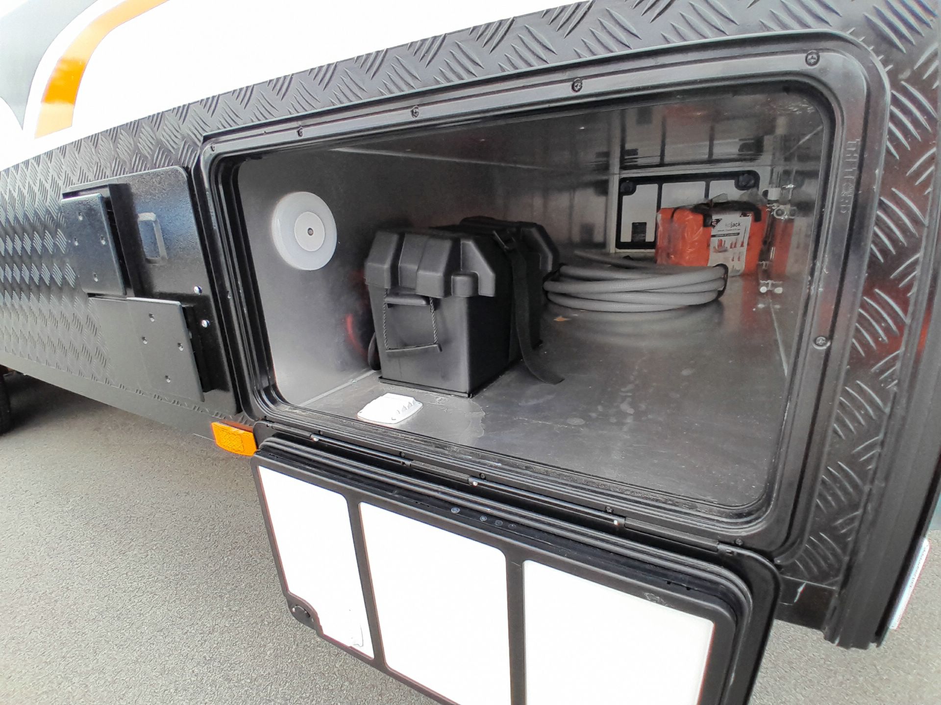 Carousel Popup Thumnails 24 - 2025 Windsor Genesis 220Md 22' 2 Bunk