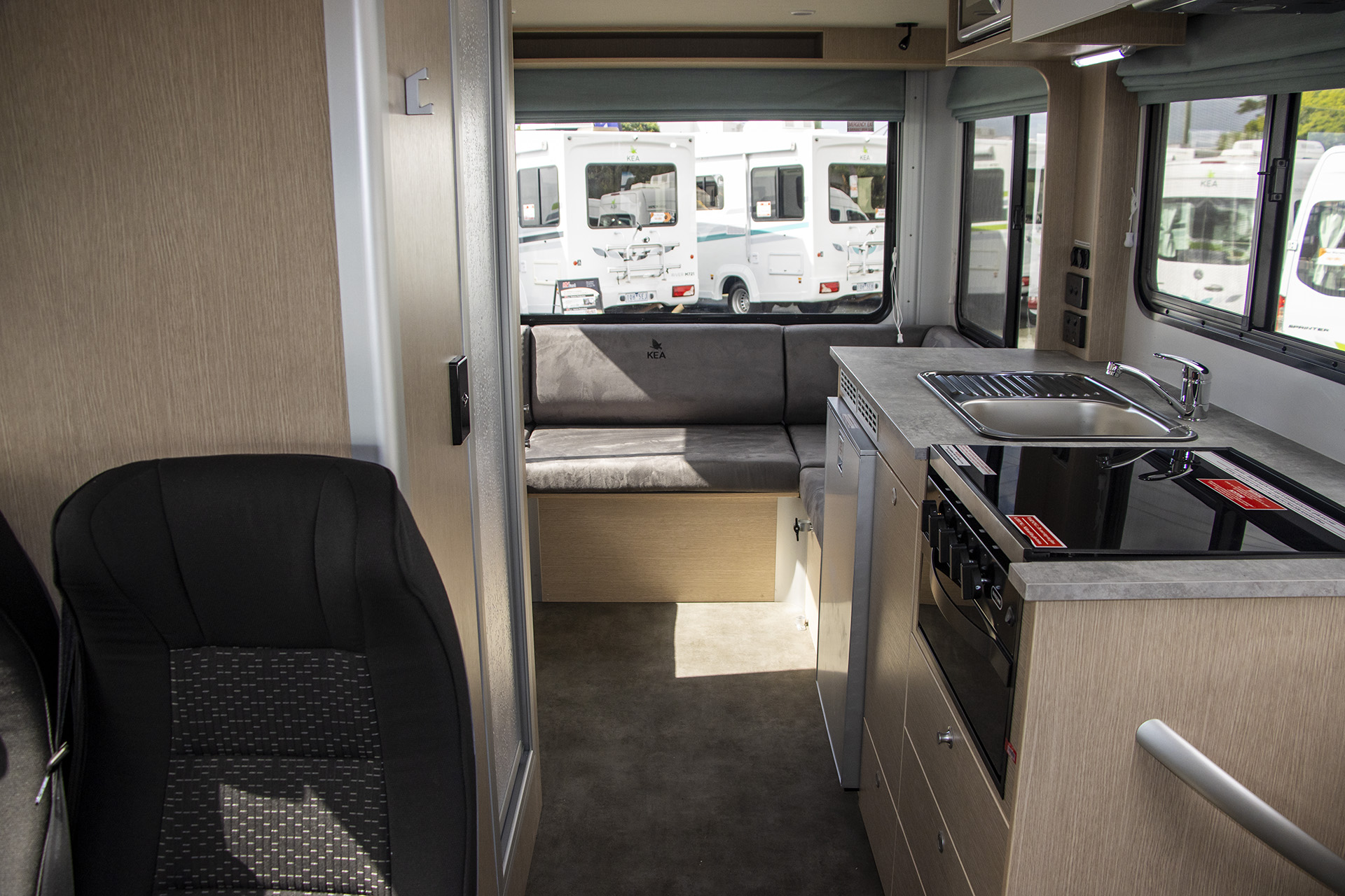 Carousel Popup Thumnails 34 - 2024 Kea Discovery M660 Mercedes 4 Berth