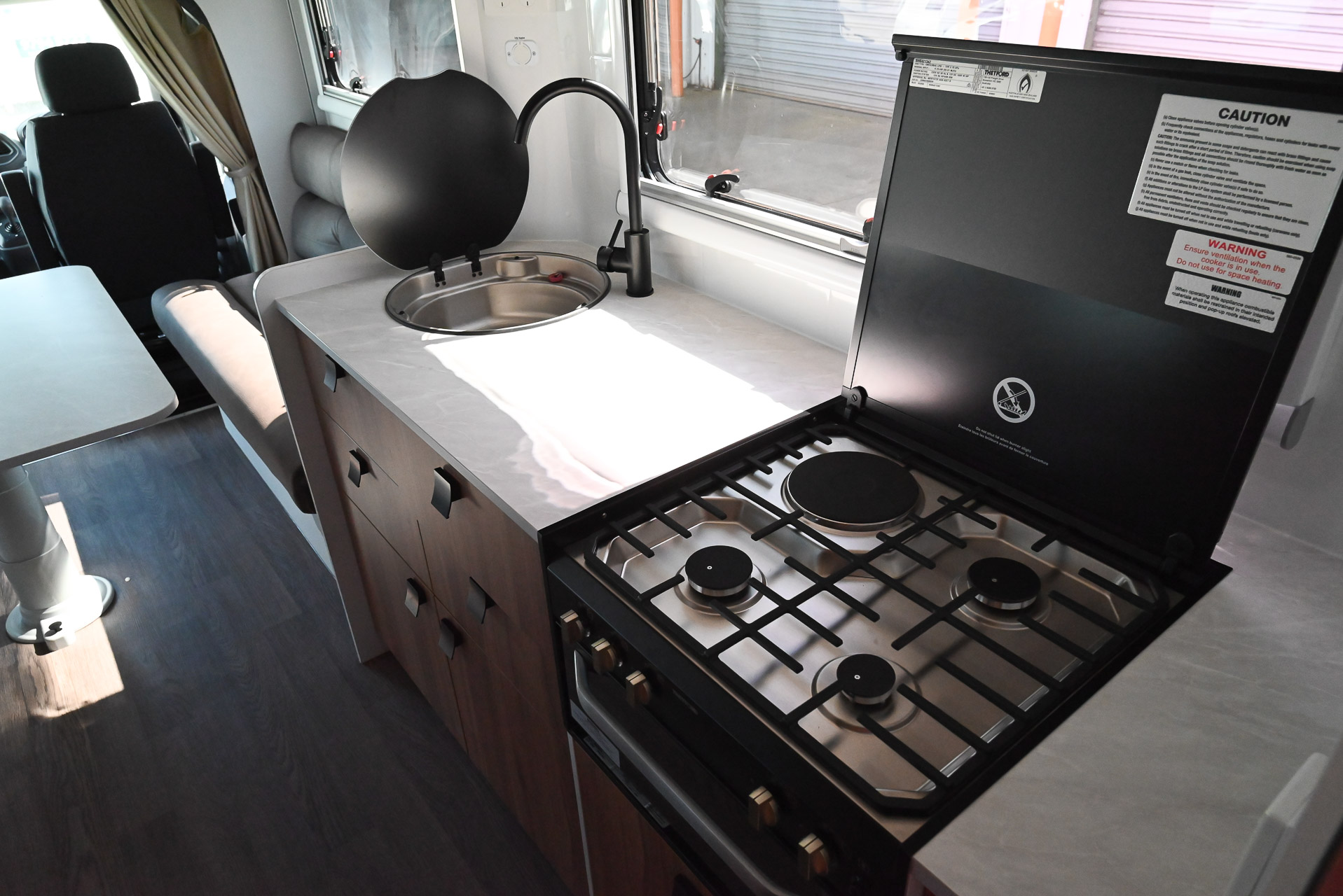 Carousel Popup Thumnails 21 - 2024 Windsor Daintree Renault 2 Berth
