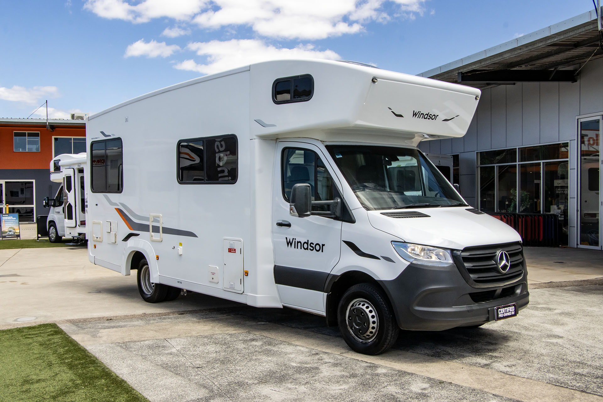 Carousel Popup Thumnails 6 - 2021 Windsor River Platinum M725 6 Berth