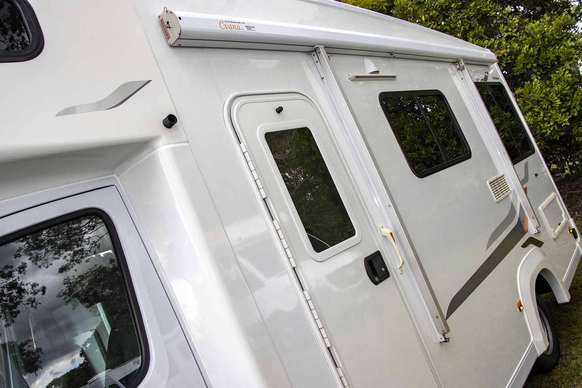 Carousel Popup Thumnails 9 - 2021 Windsor Platinum M725 Mercedes 6 Berth