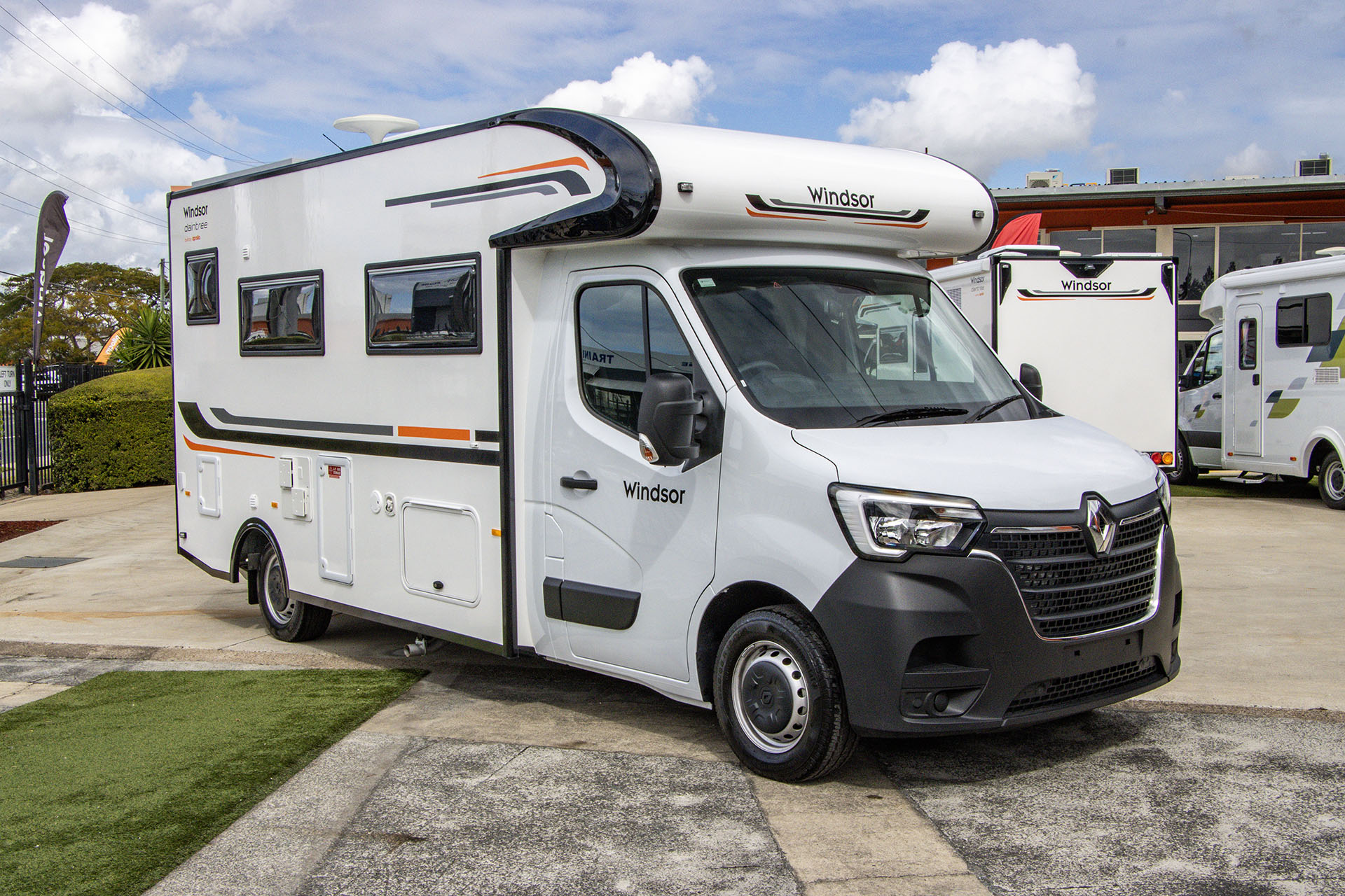 Carousel Popup Thumnails 5 - 2024 Windsor Daintree Renault 2 Berth