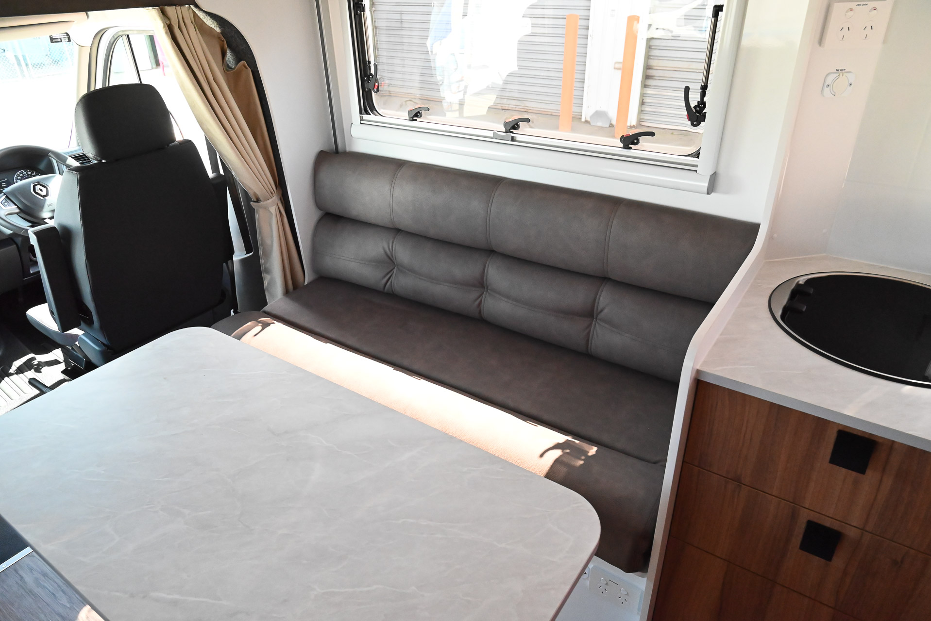 Carousel Popup Thumnails 19 - 2024 Windsor Daintree Renault 2 Berth