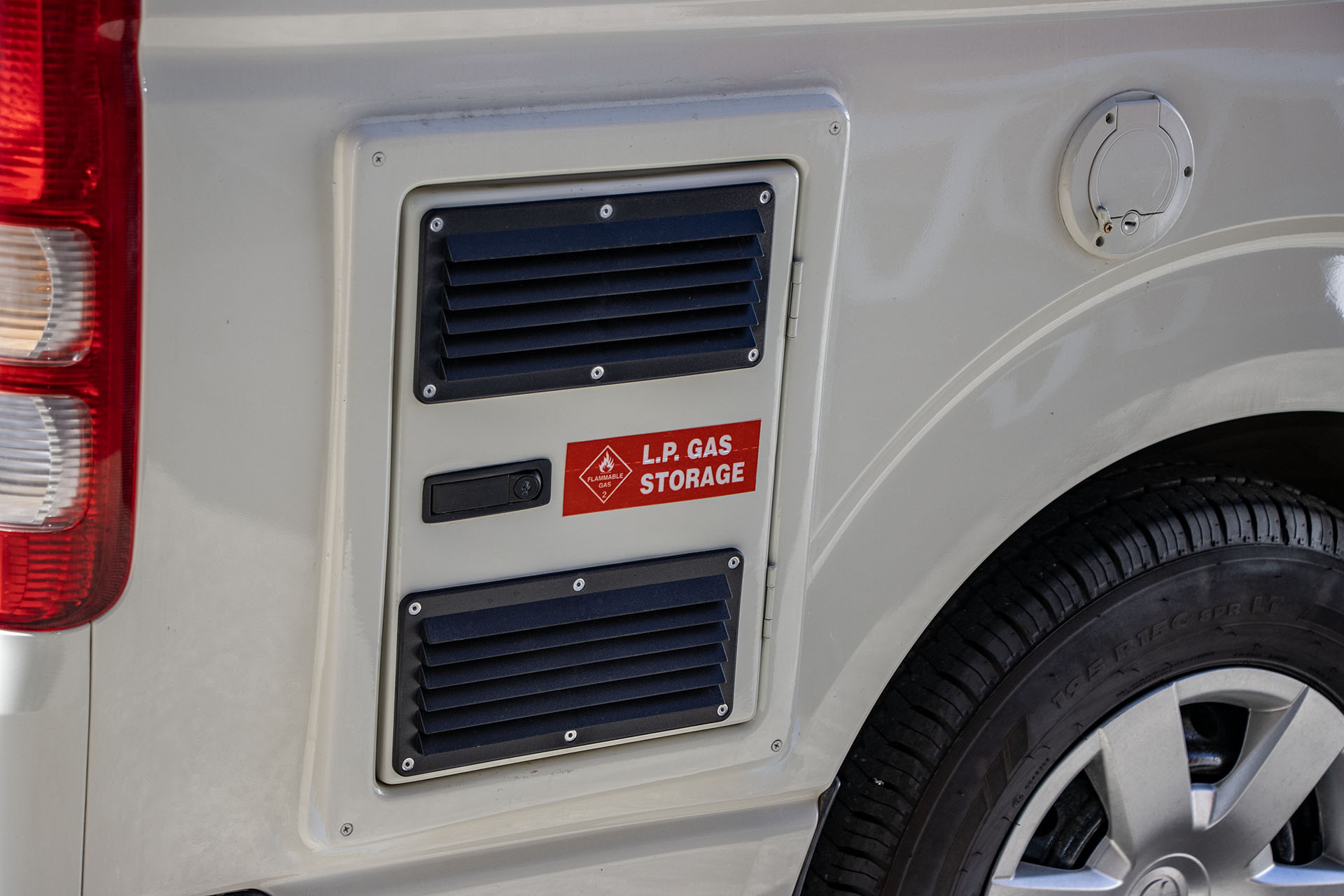 Carousel Popup Thumnails 10 - 2018 Talvor HiTop T490 Toyota 2 Berth