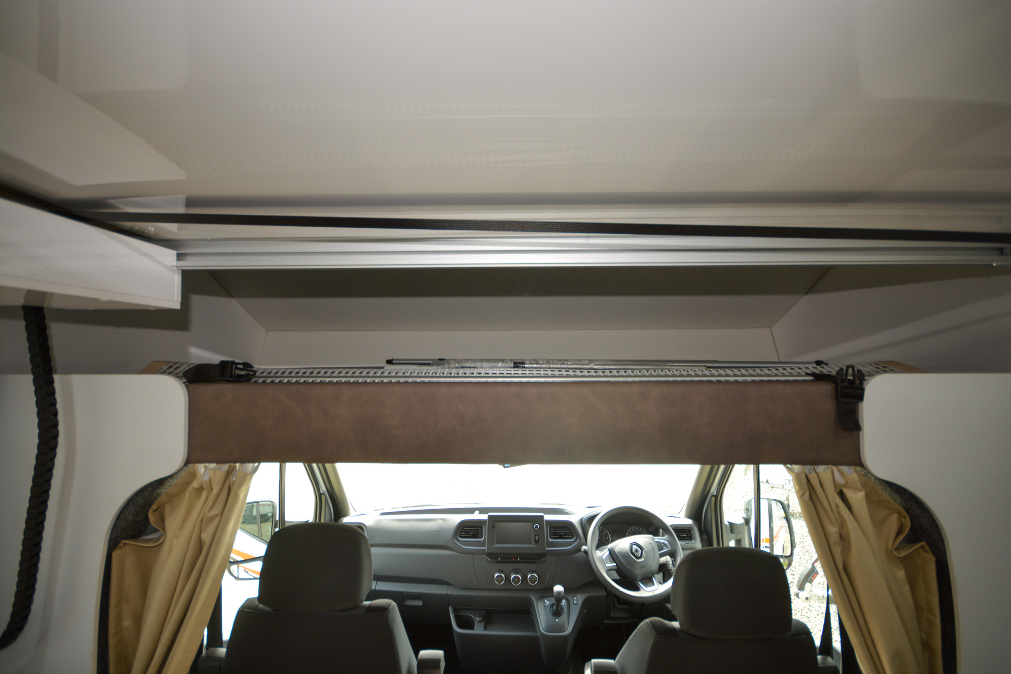 Carousel Popup Thumnails 22 - 2024 Windsor Daintree Renault 2 Berth