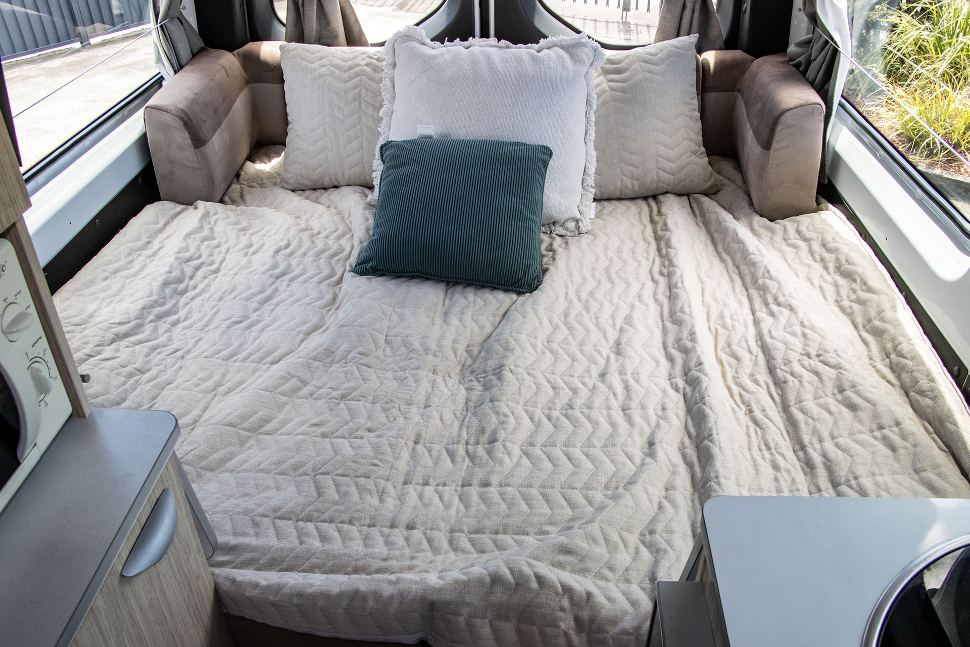 Carousel Popup Thumnails 30 - 2021 Windsor Nomad M700 Mercedes 3 Berth