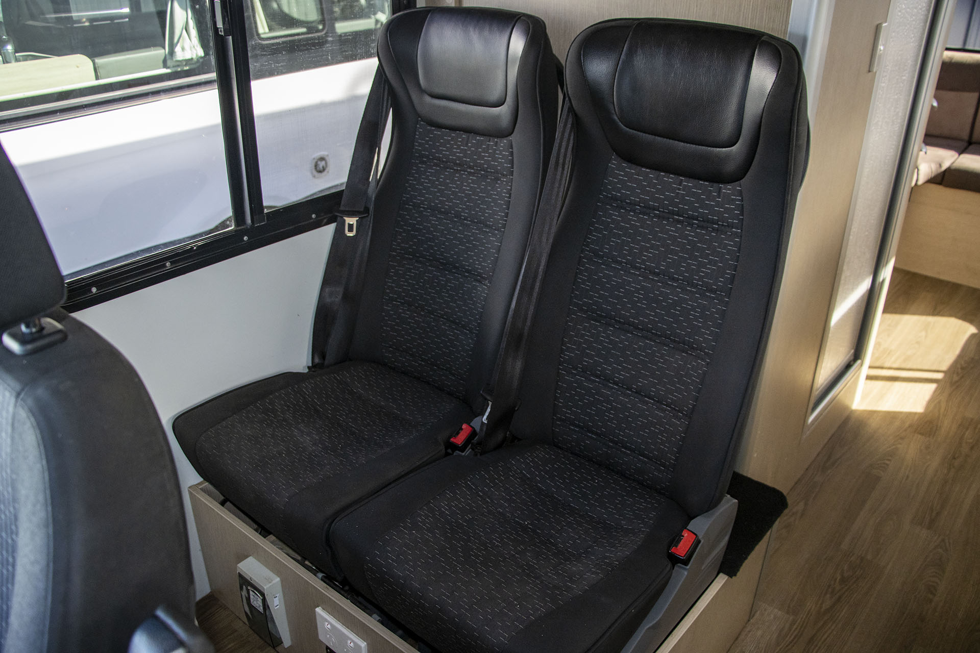 Carousel Popup Thumnails 18 - 2021 Kea Discovery M660 Mercedes 4 Berth