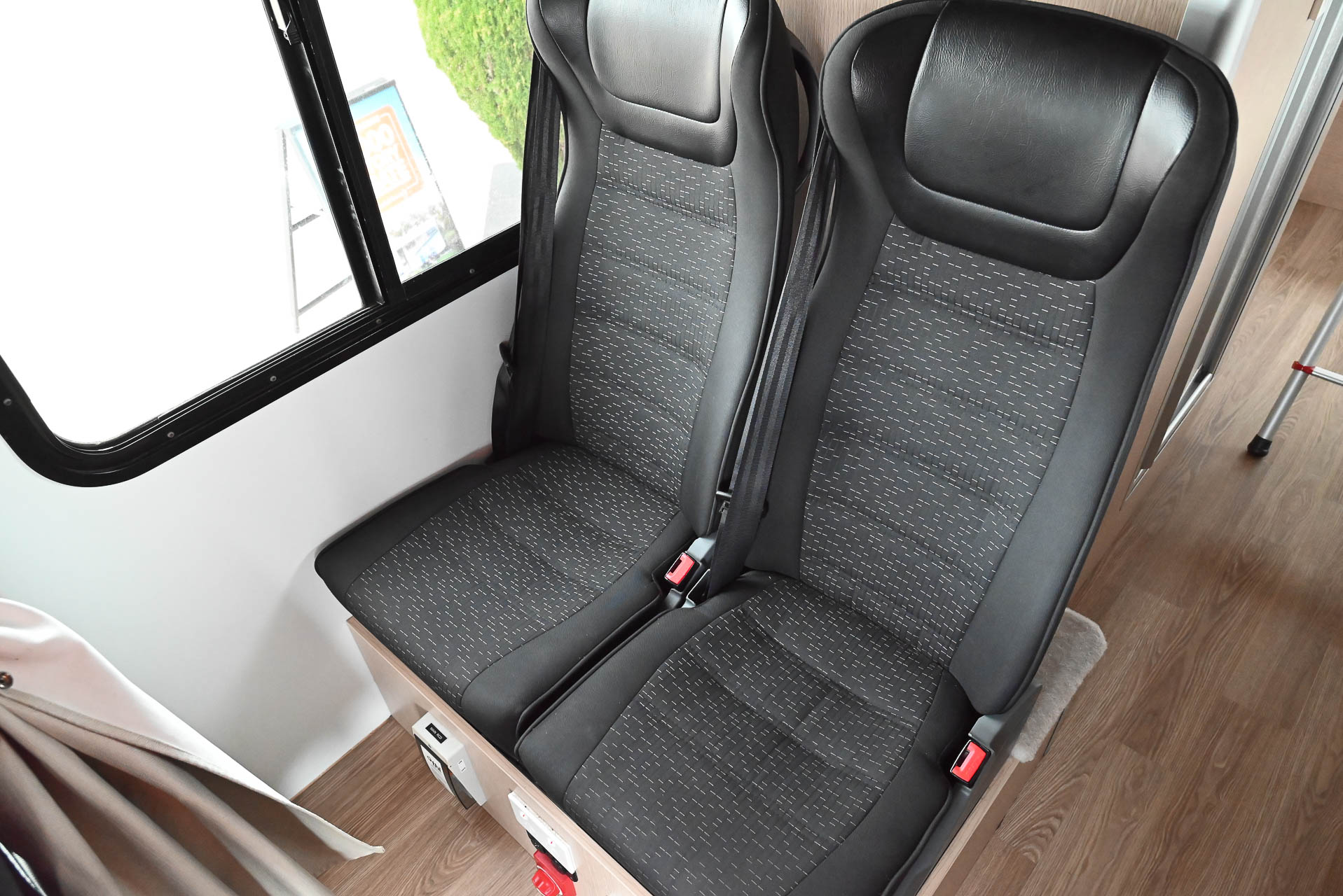 Carousel Popup Thumnails 18 - 2021 Kea Discovery M660 Mercedes 4 Berth