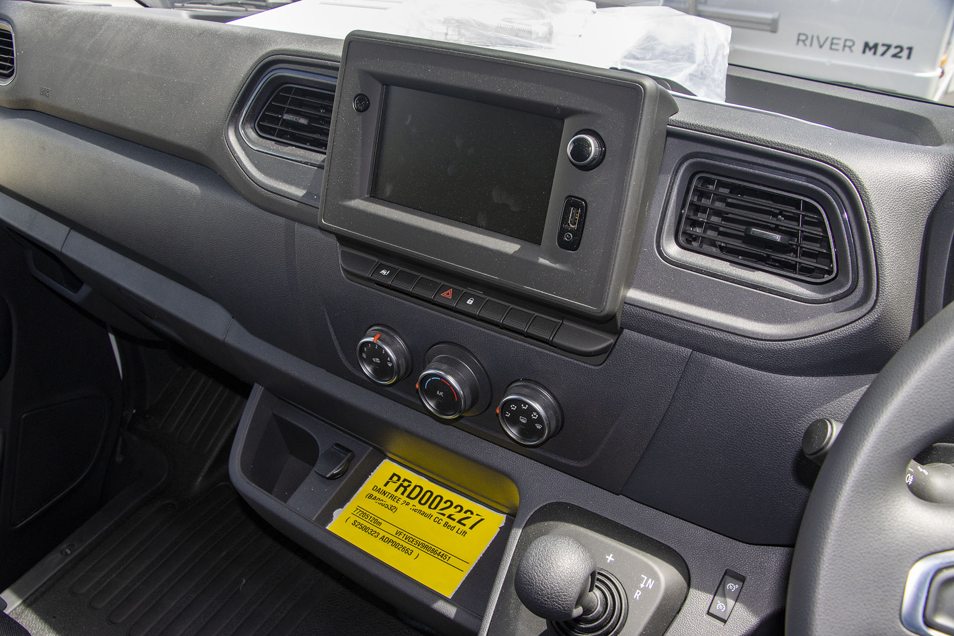Carousel Popup Thumnails 11 - 2024 Windsor Daintree Renault 2 Berth