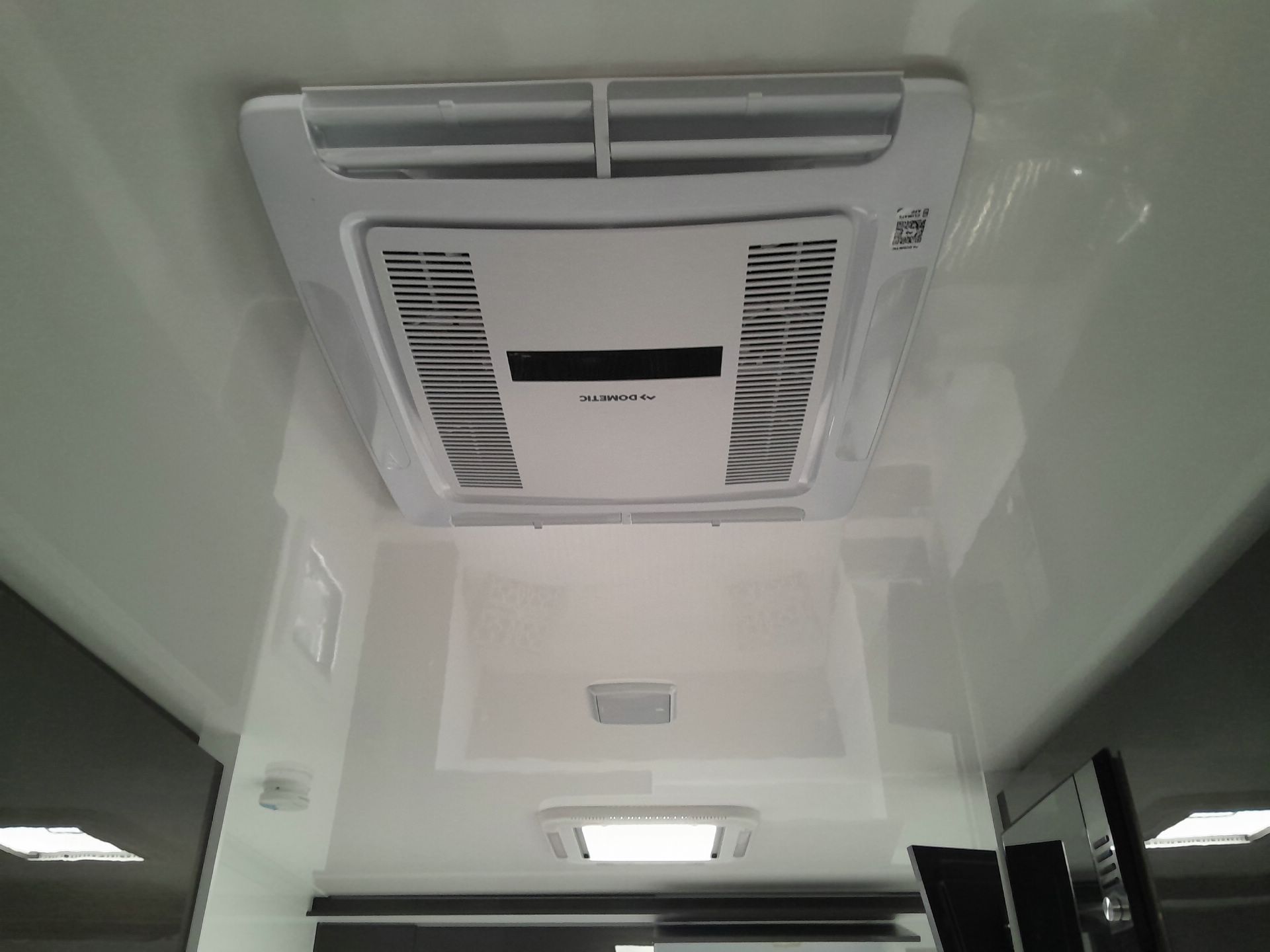 Carousel Popup Thumnails 19 - 2025 Windsor Genesis 220Md 22' 2 Bunk