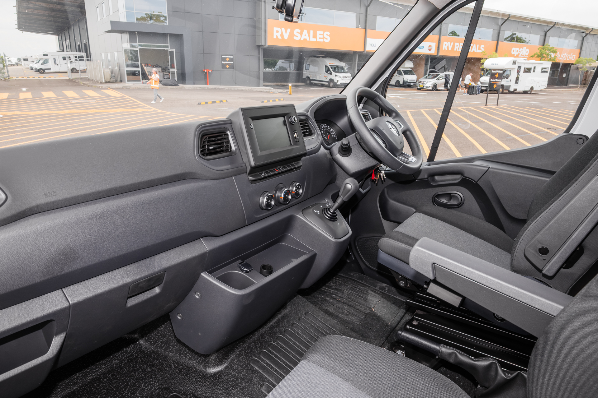 Carousel Popup Thumnails 8 - 2024 Windsor Daintree Renault 2 Berth
