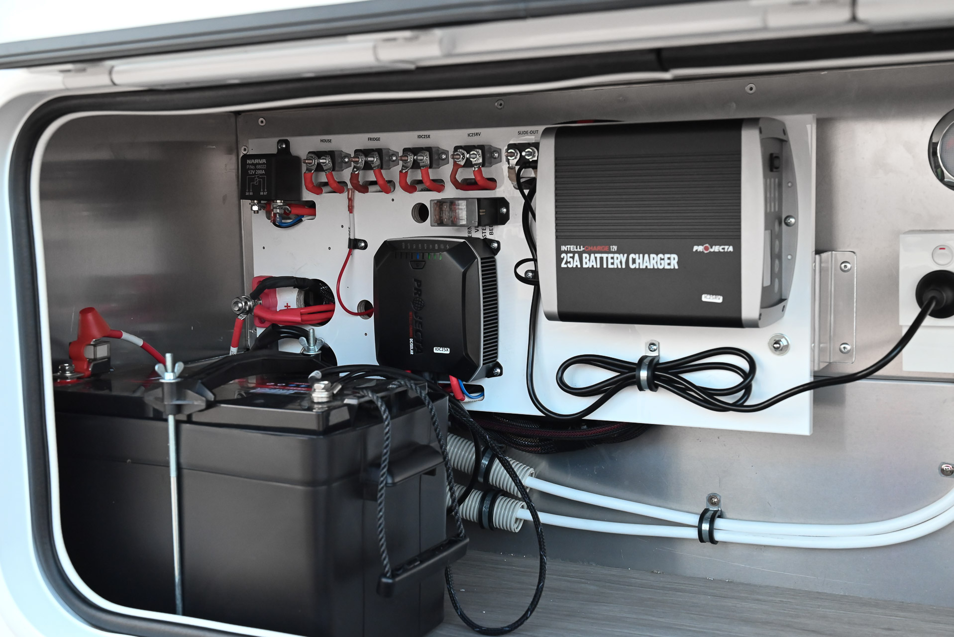 Carousel Popup Thumnails 11 - 2024 Windsor Daintree Renault 2 Berth