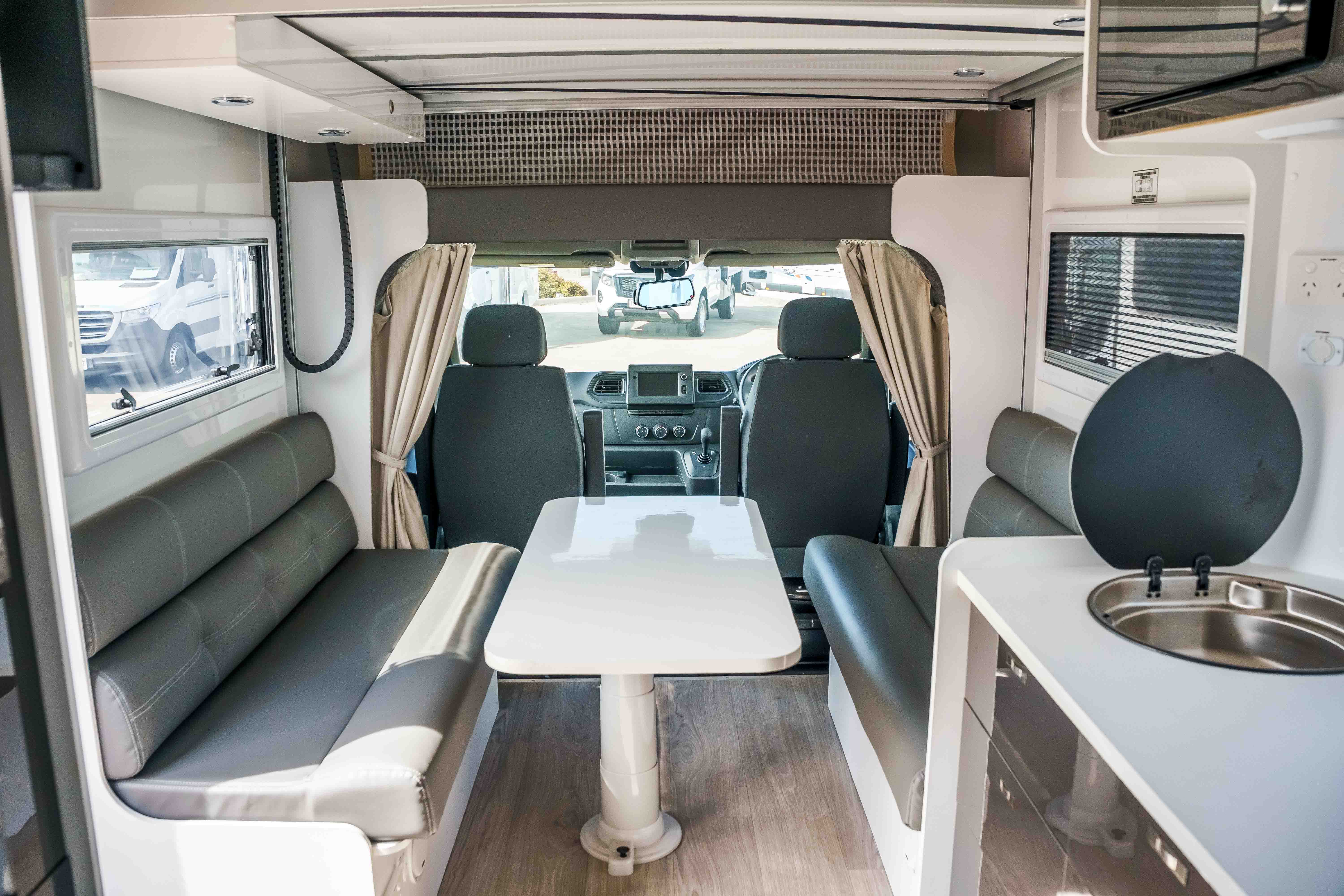 Carousel Popup Thumnails 4 - 2024 Windsor Daintree Renault 2 Berth