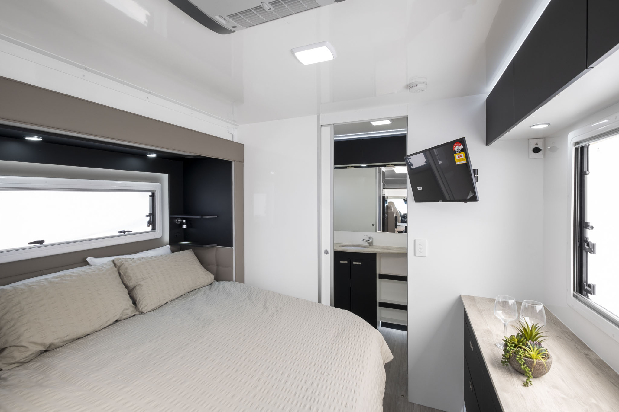 Carousel Popup Thumnails 30 - 2023 Windsor Simpson Fiat 4 Berth