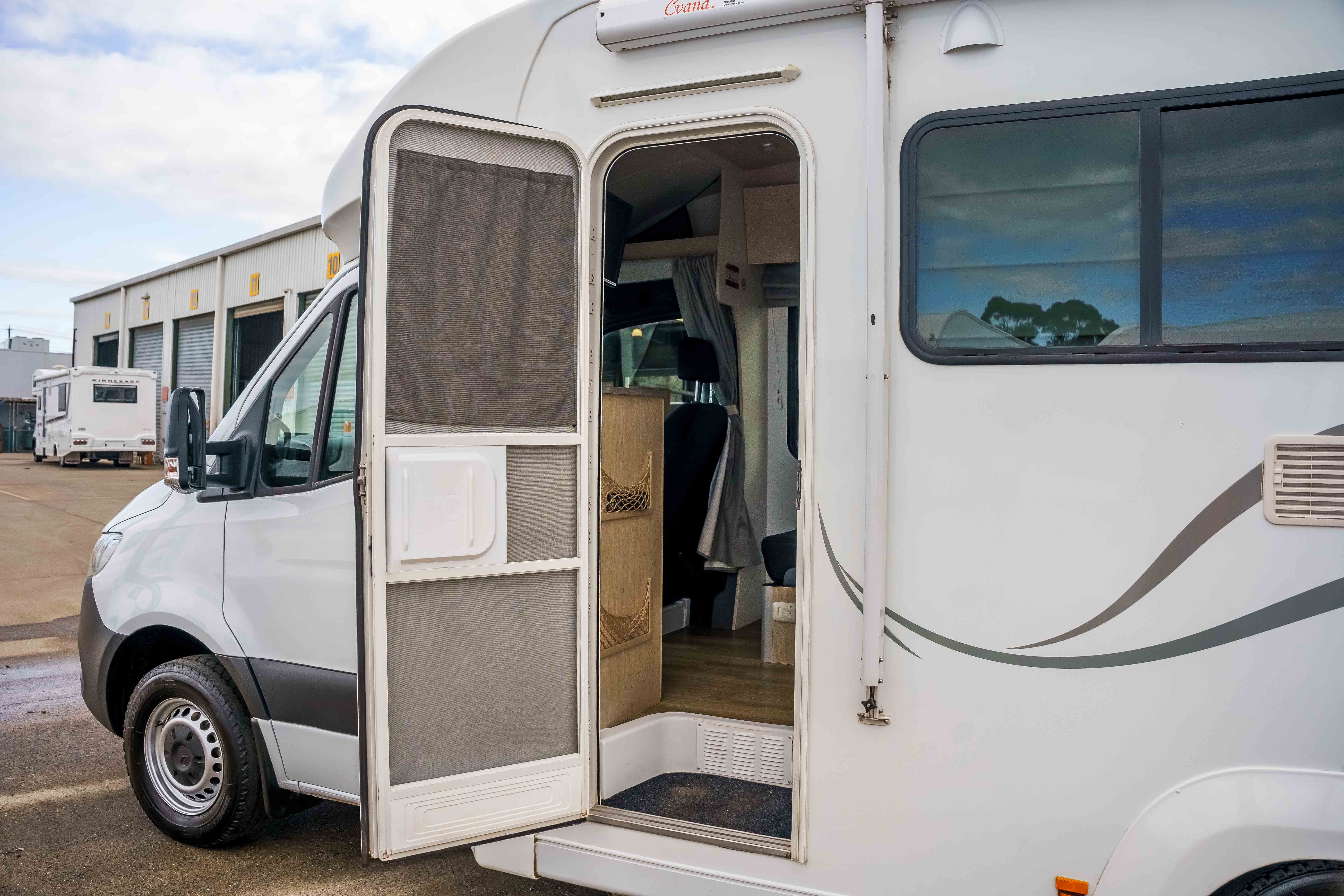 Carousel Popup Thumnails 7 - 2021 Kea Discovery M660 Mercedes 4 Berth