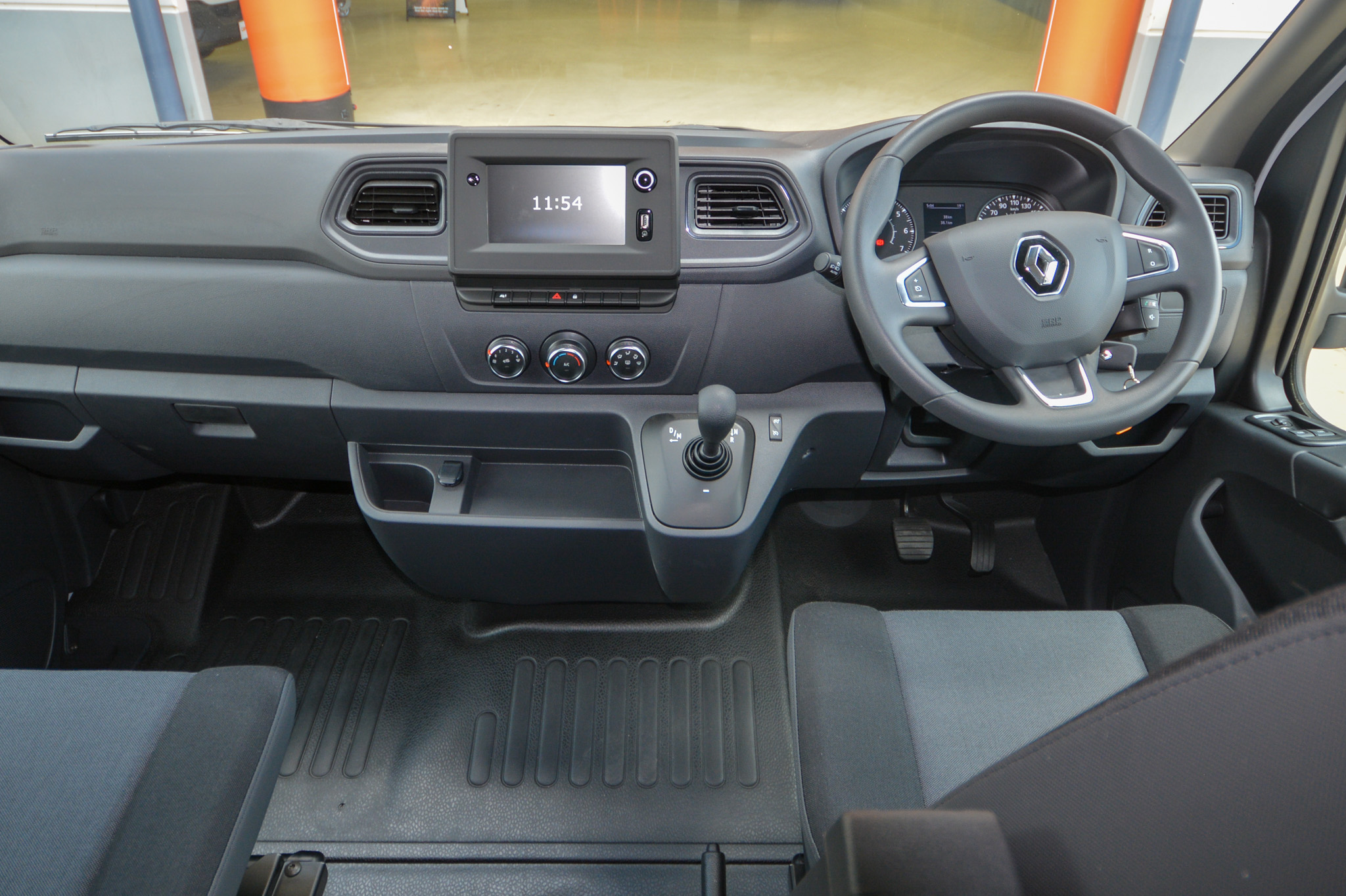 Carousel Popup Thumnails 16 - 2024 Windsor Daintree Renault 2 Berth