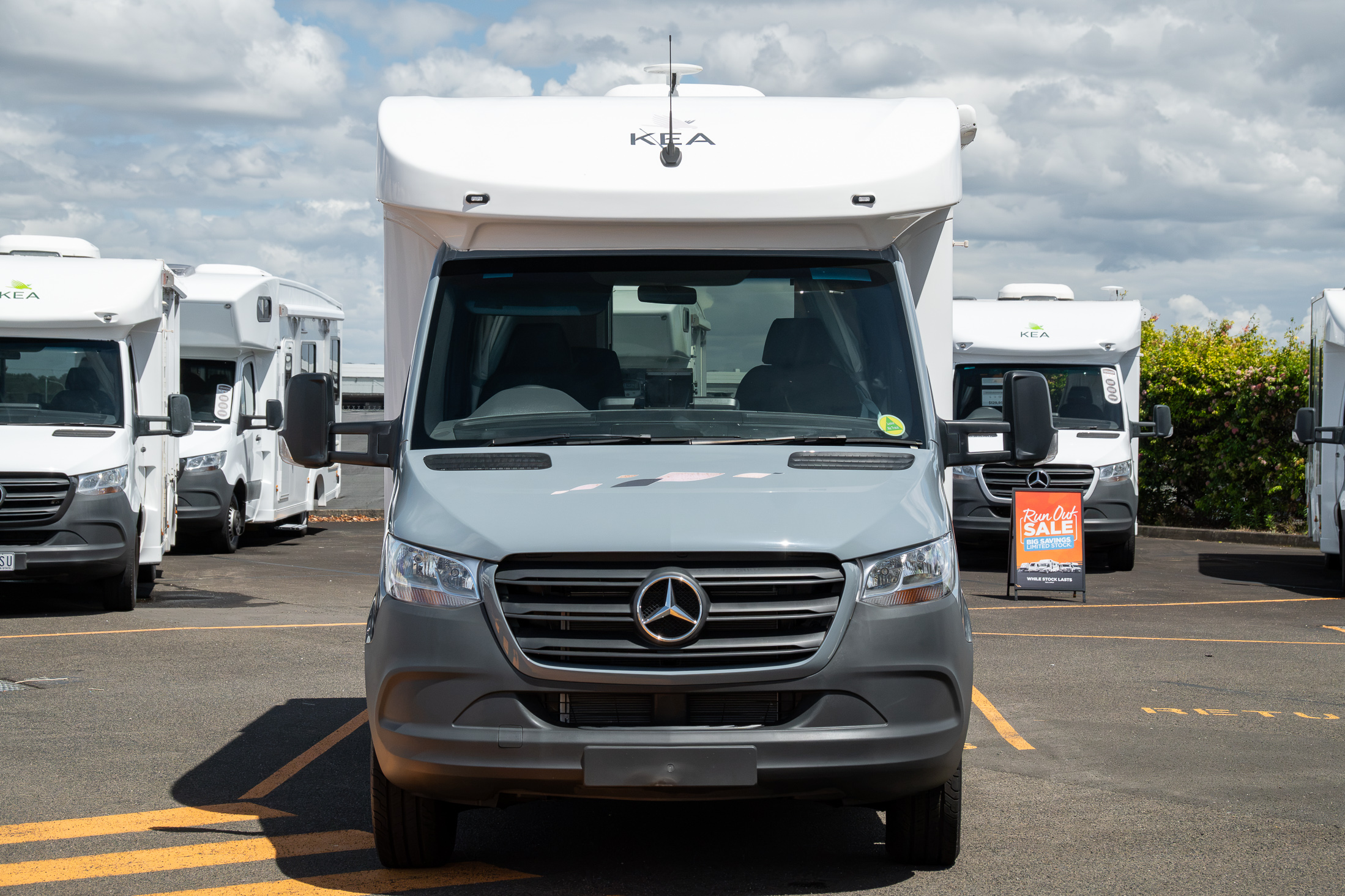 Carousel Popup Thumnails 6 - 2024 Mercedes-Benz Discovery M660 4 Berth