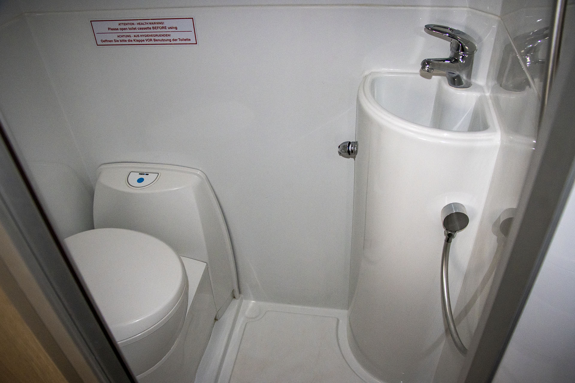 Carousel Popup Thumnails 24 - 2021 Windsor Platinum M725 Mercedes 6 Berth