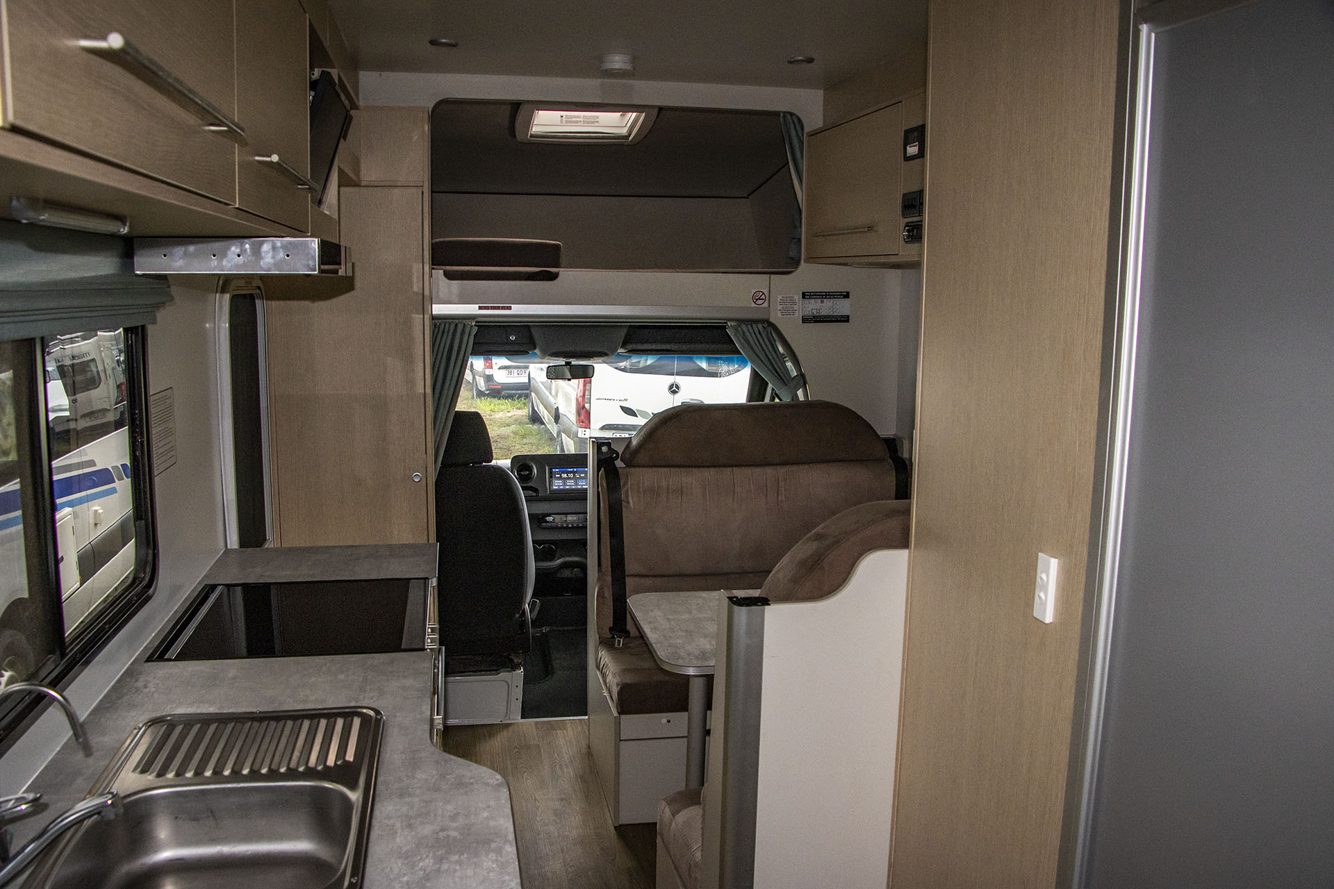 Carousel Popup Thumnails 19 - 2021 Windsor Platinum M725 Mercedes 6 Berth