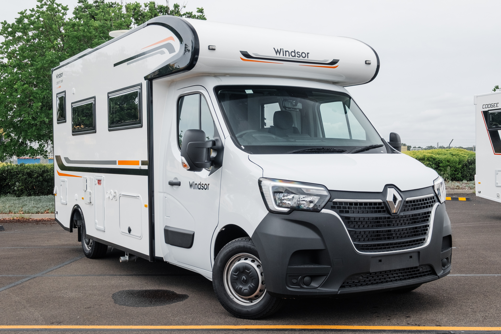 Carousel Popup Main - 2024 Windsor Daintree Renault 2 Berth