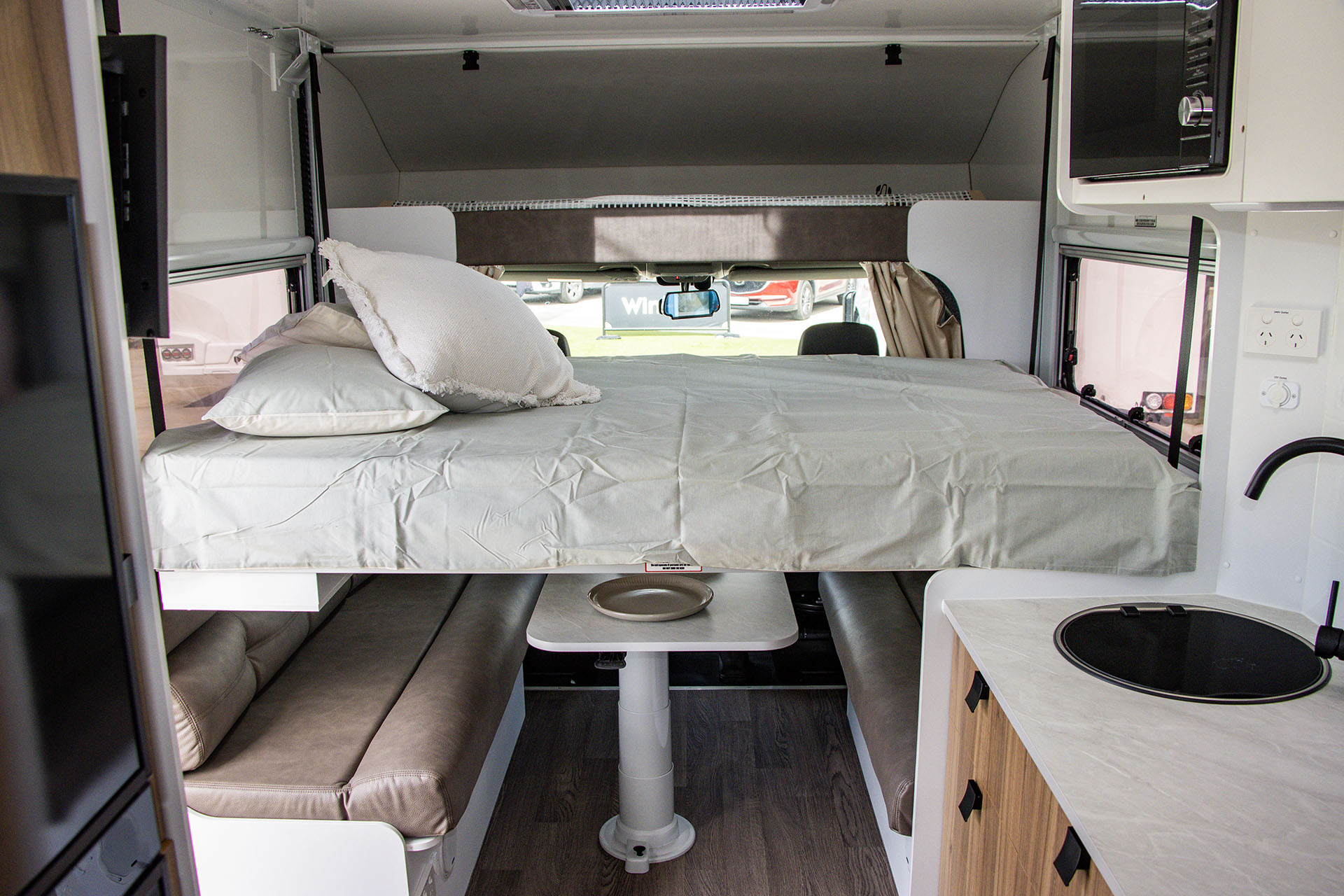 Carousel Popup Thumnails 30 - 2024 Windsor Daintree Renault 2 Berth
