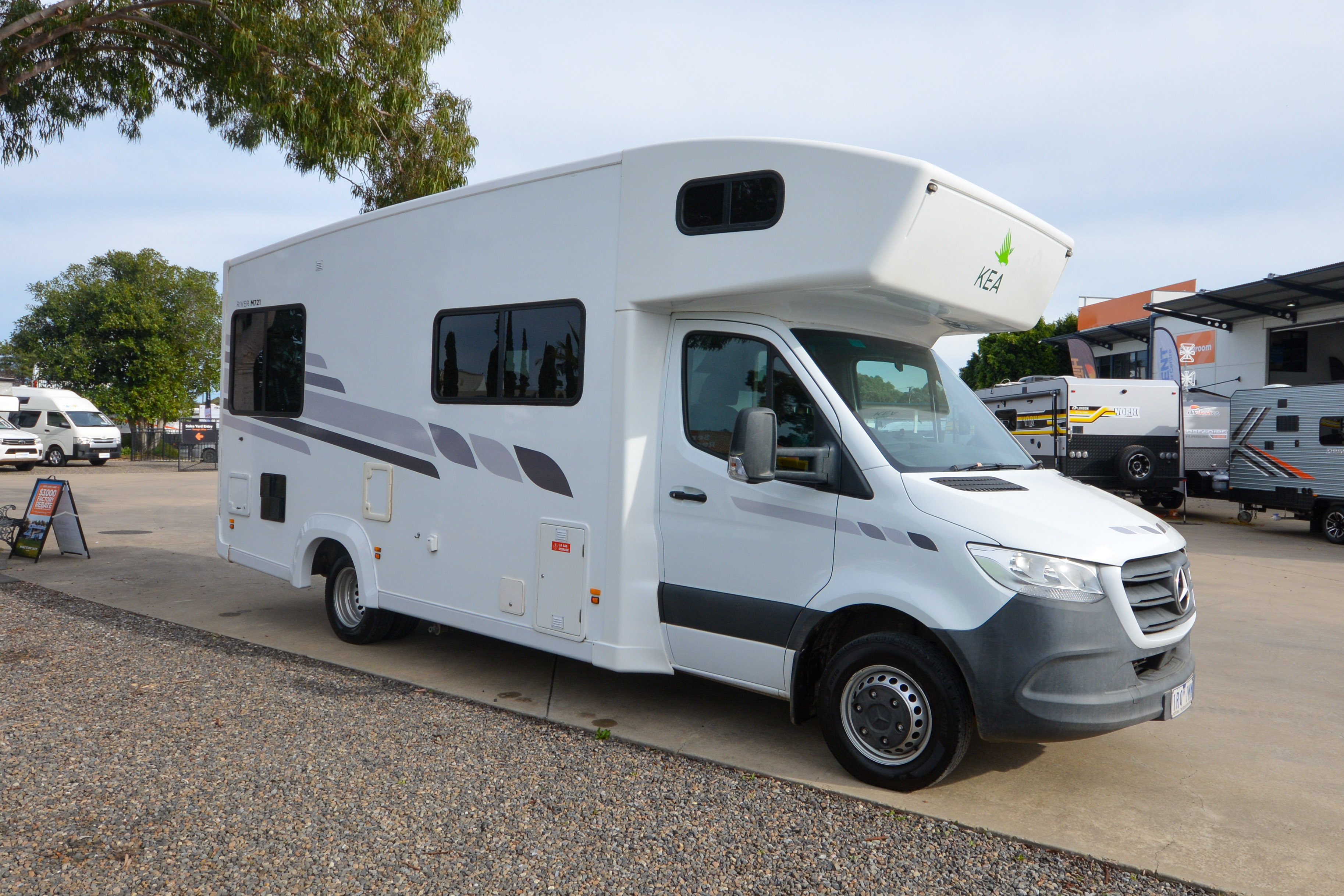 Carousel Popup Thumnails 3 - 2021 Kea River M721 Mercedes 6 Berth