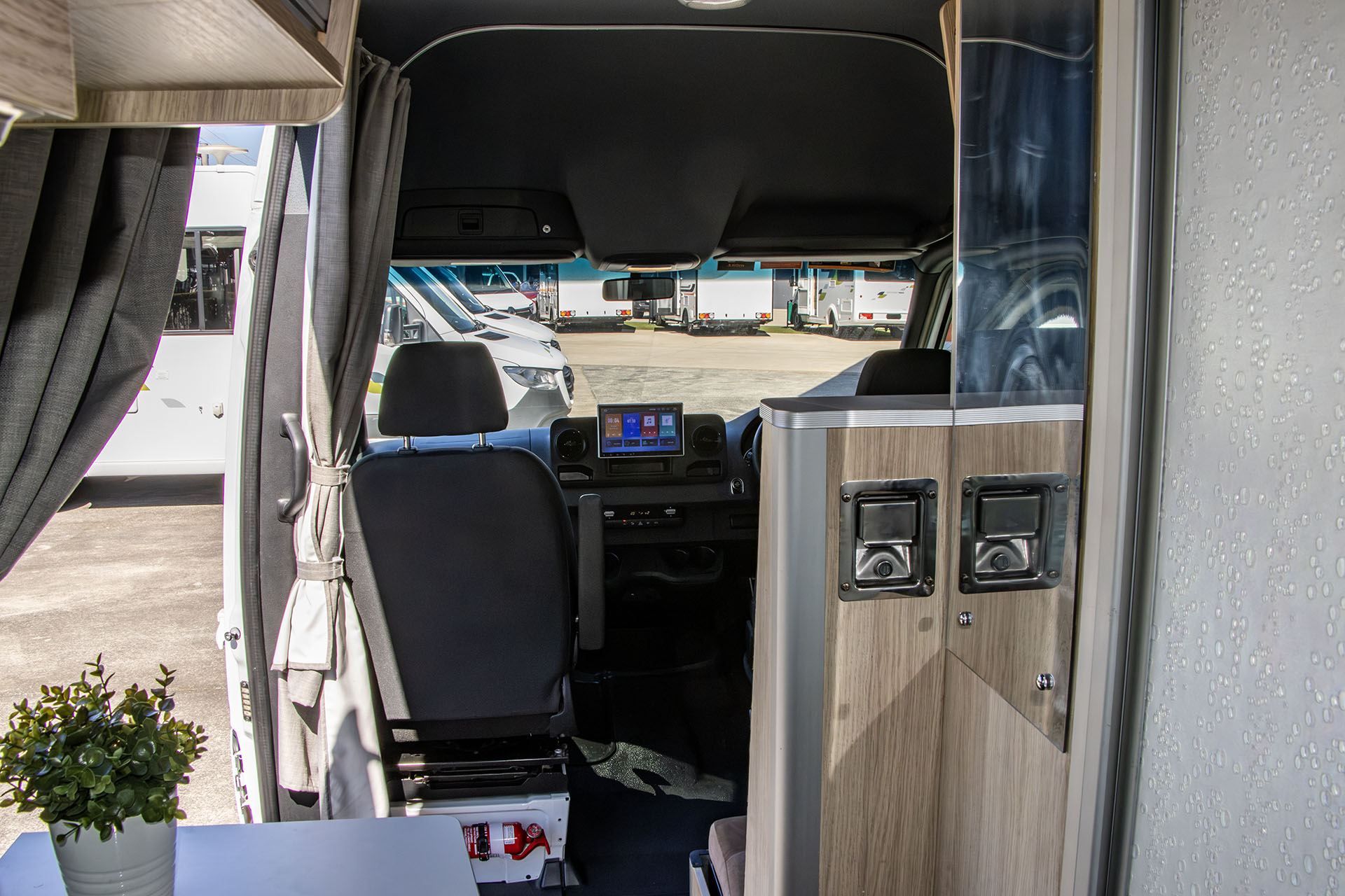 Carousel Popup Thumnails 18 - 2021 Kea Nomad M700 Mercedes 3 Berth
